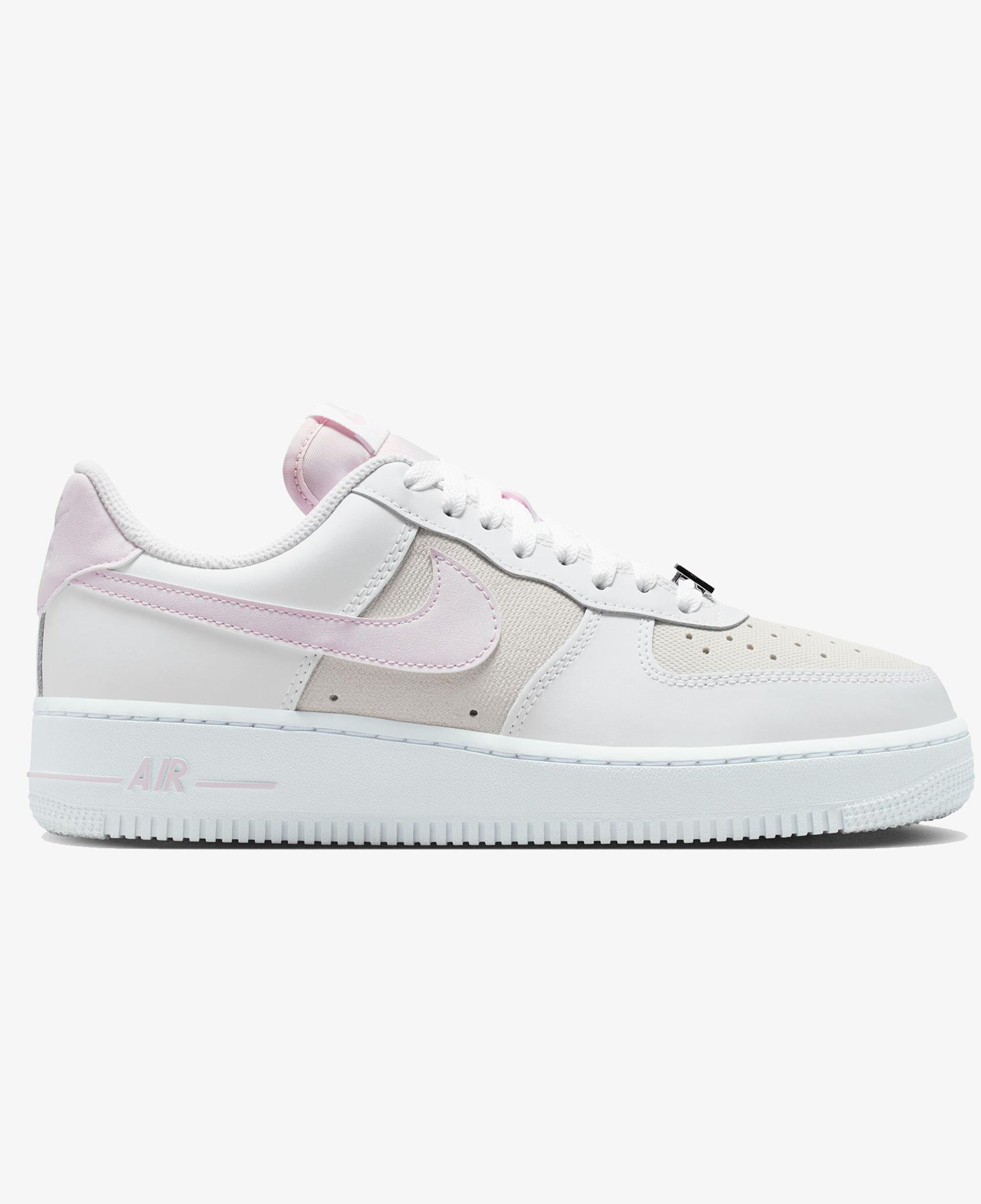 Nike Air Force 1 '07 SE Kadın Beyaz Spor Ayakkabı