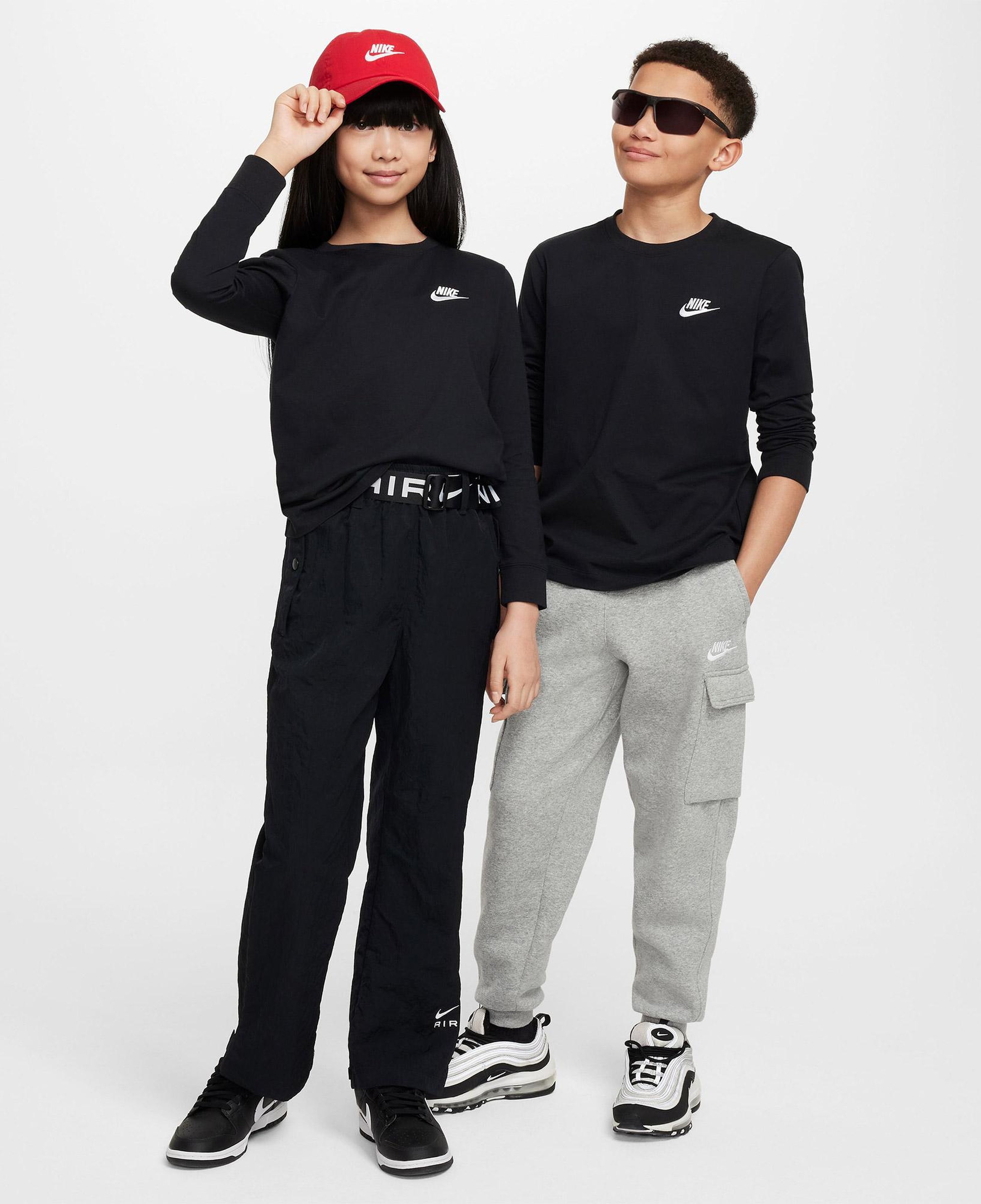 Nike Sportswear Futura Genç Çocuk Siyah Uzun Kollu T-Shirt