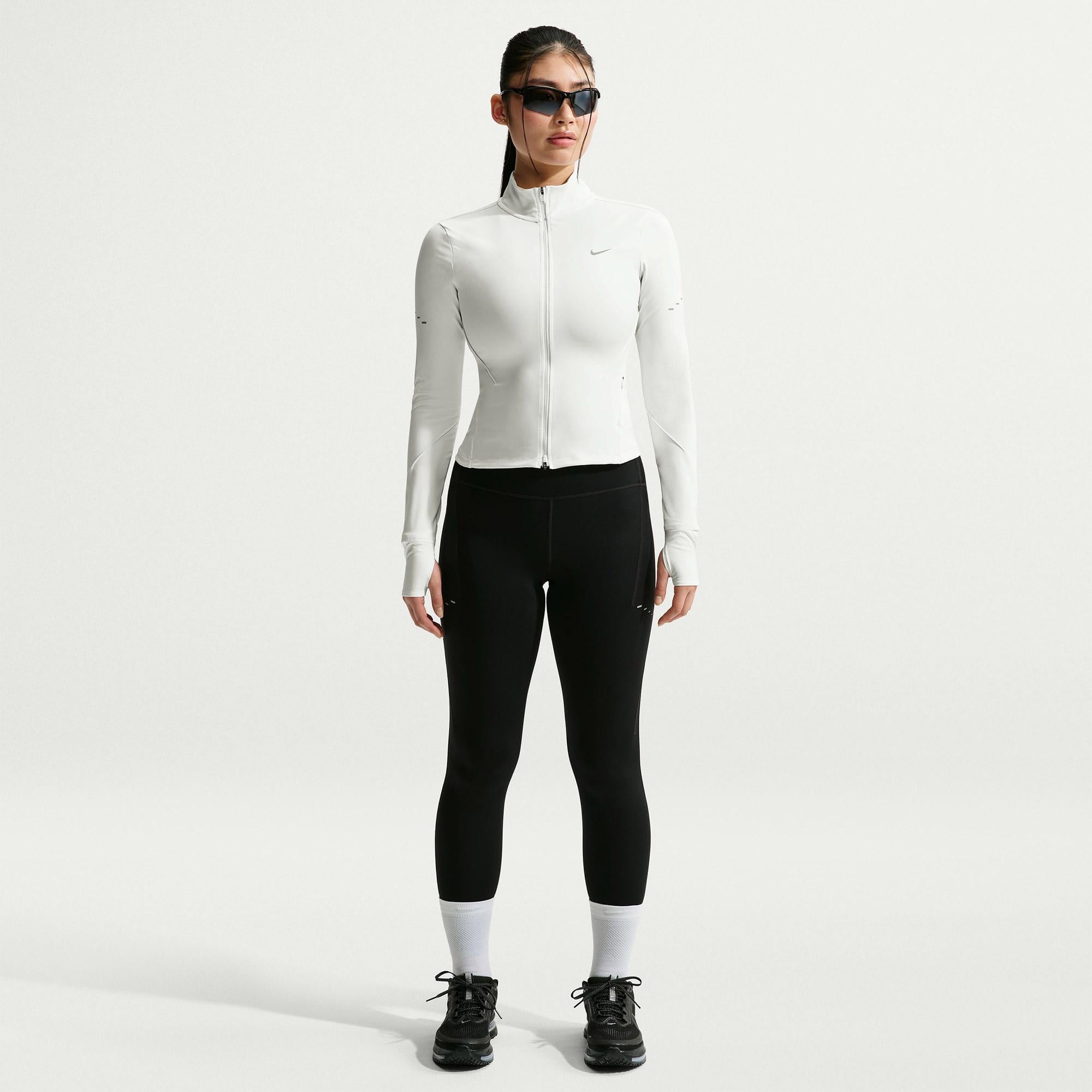 Nike Swift Dri-Fit Kadın Beyaz Sweatshirt