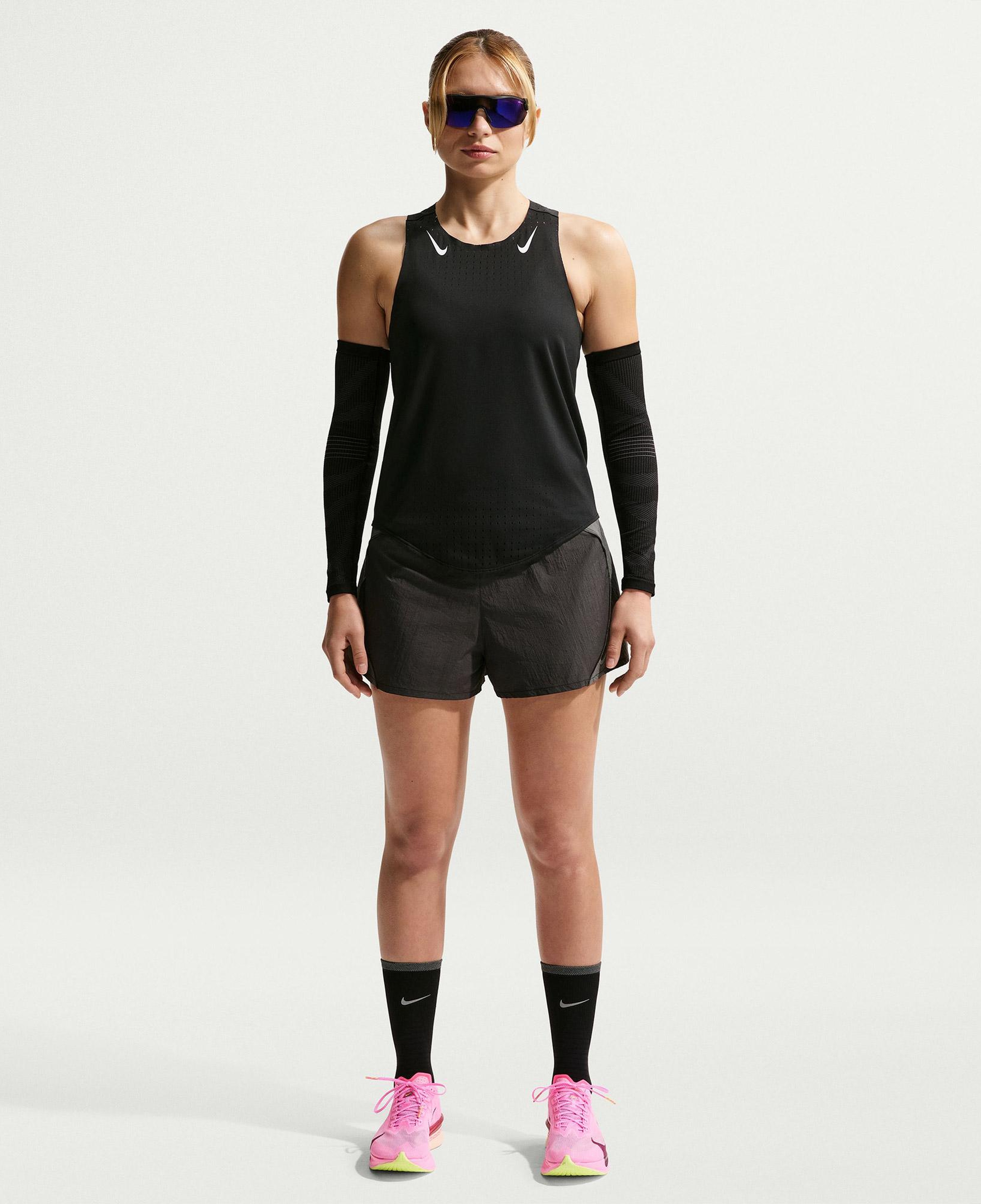 Nike AeroSwift Dri-Fit ADV Kadın Siyah Kolsuz T-Shirt