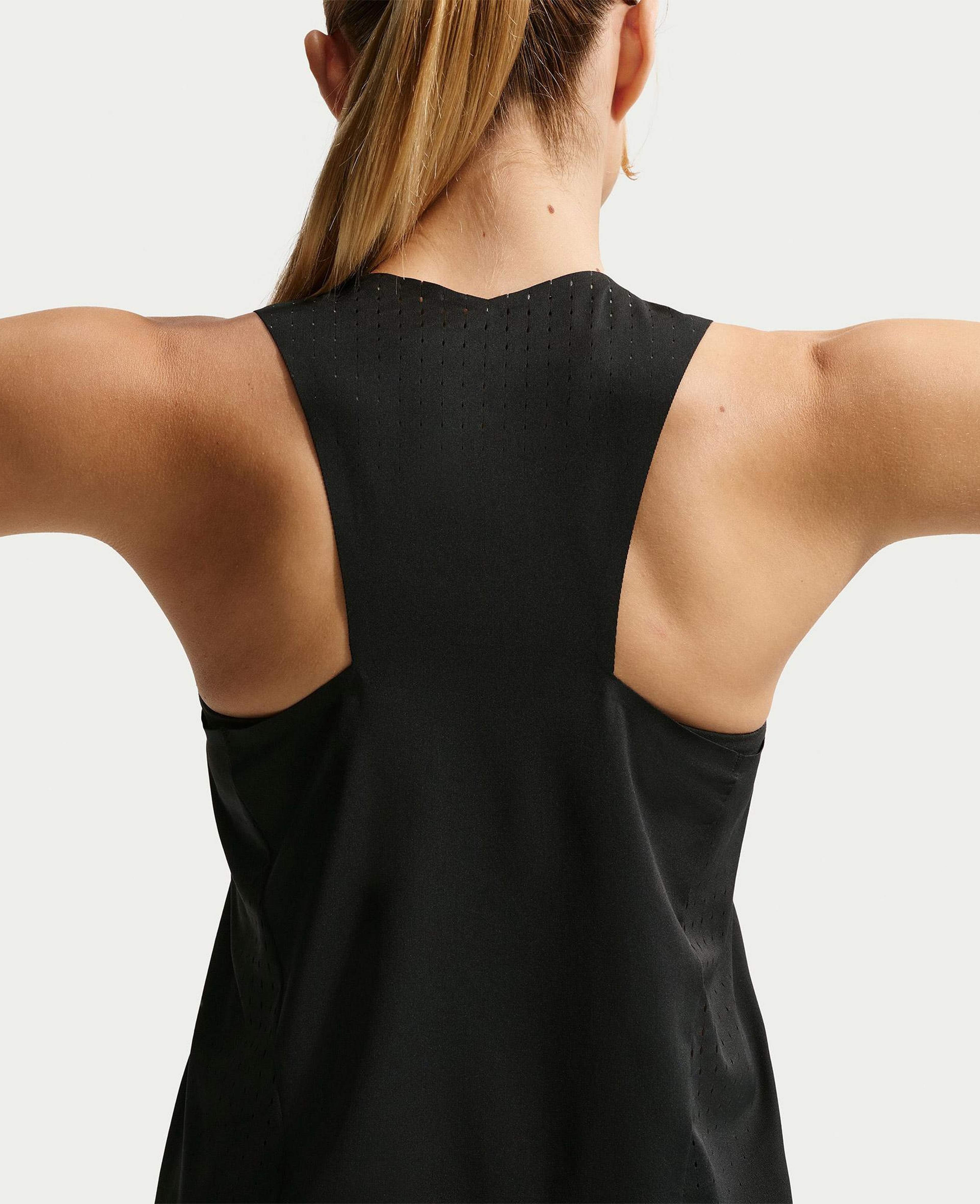 Nike AeroSwift Dri-Fit ADV Kadın Siyah Kolsuz T-Shirt
