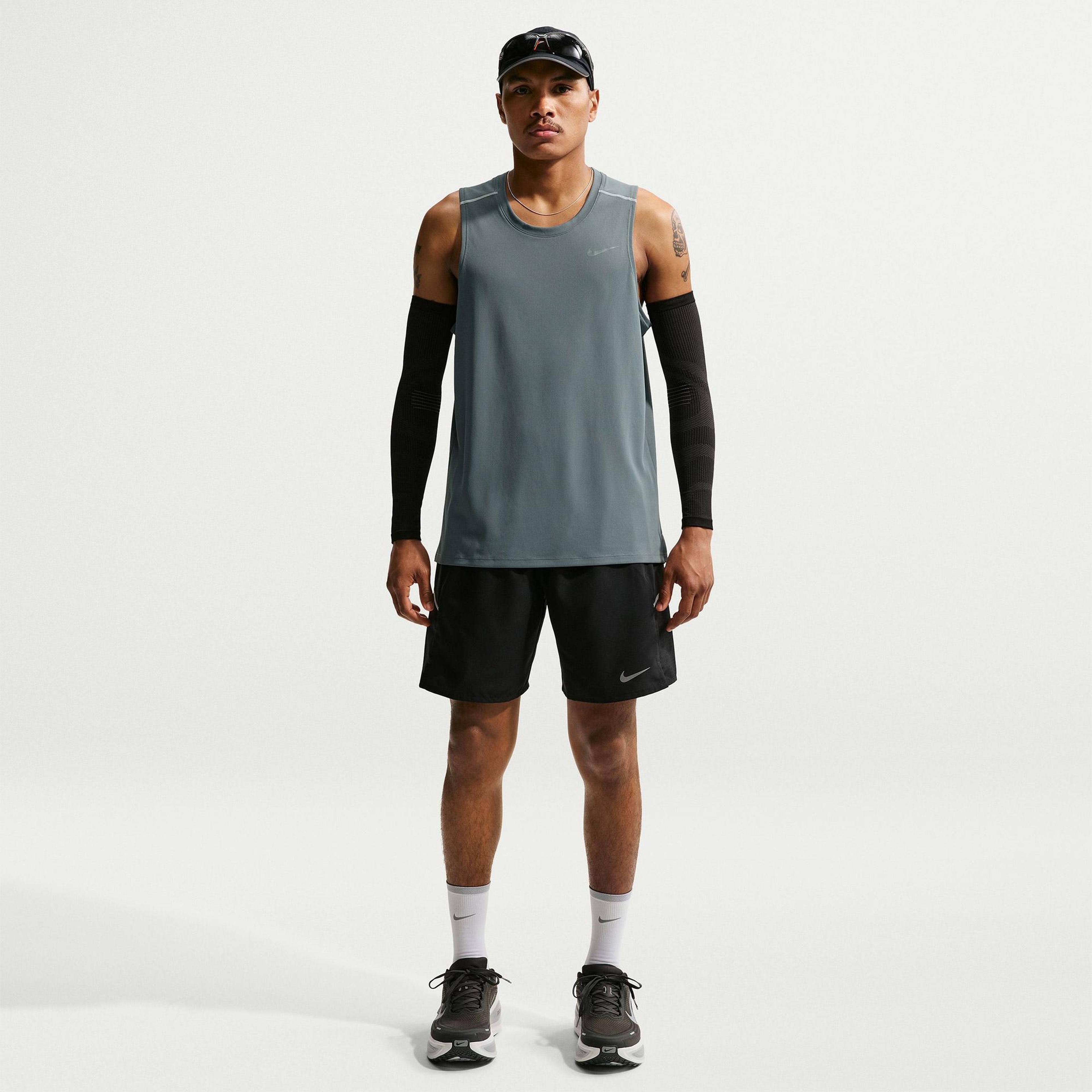 Nike Dri-Fit Miler Erkek Gri Kolsuz T-Shirt