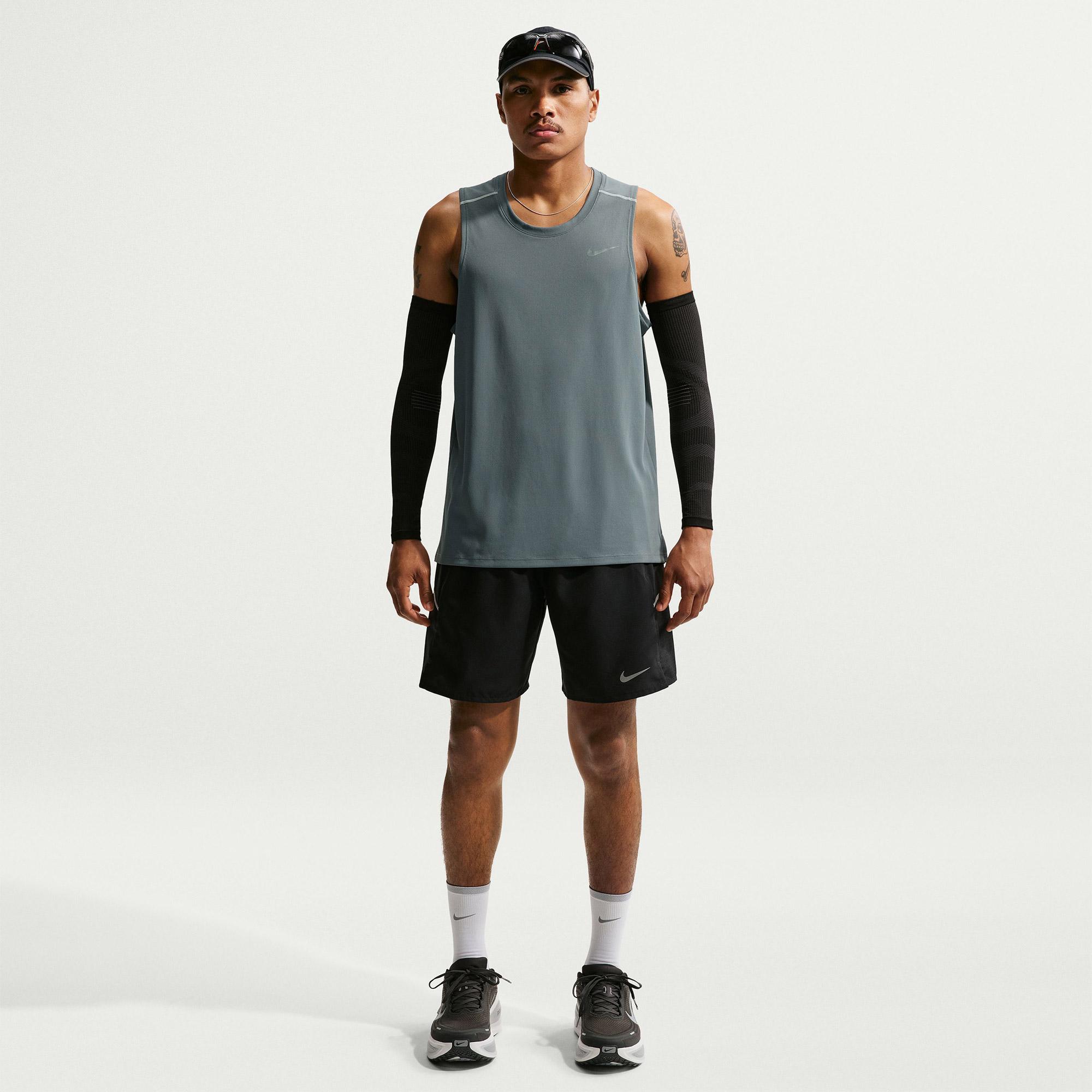 Nike Dri-Fit Miler Erkek Gri Kolsuz T-Shirt