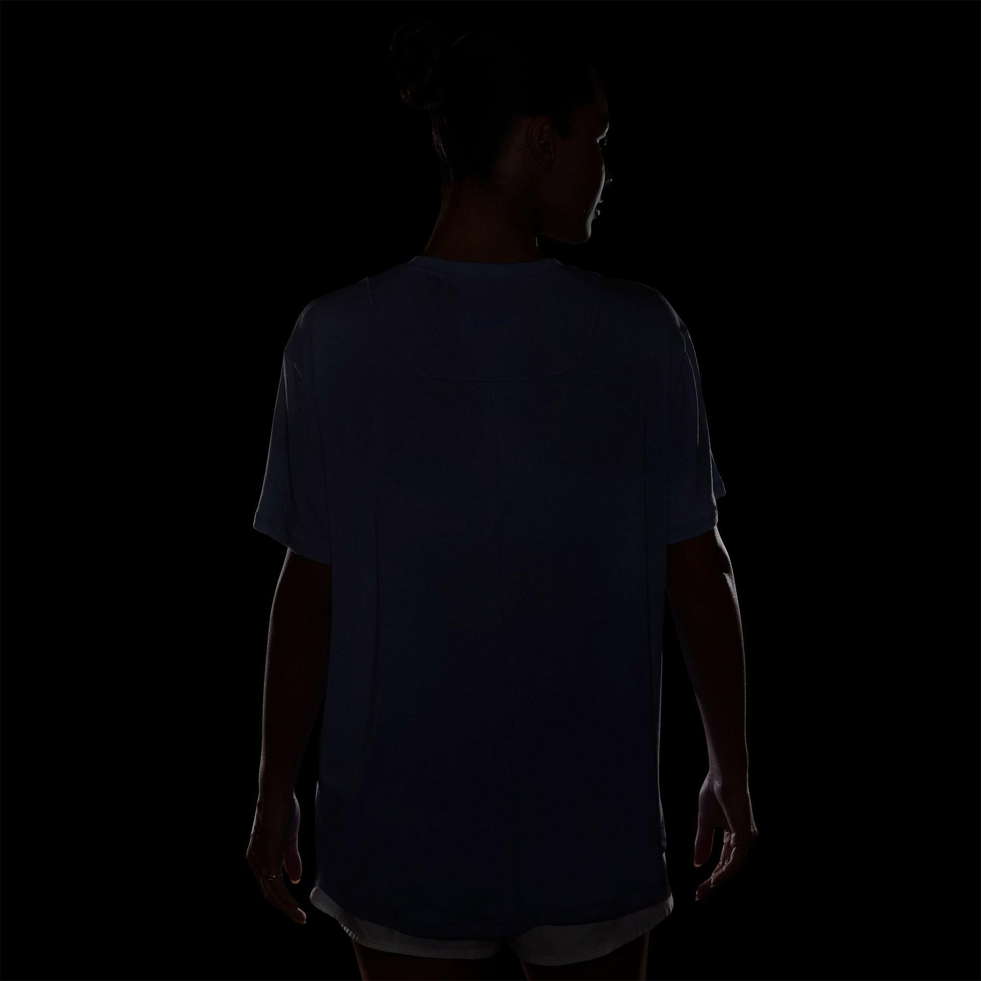 Nike One Relaxed Dri-Fit Kadın Mavi T-Shirt