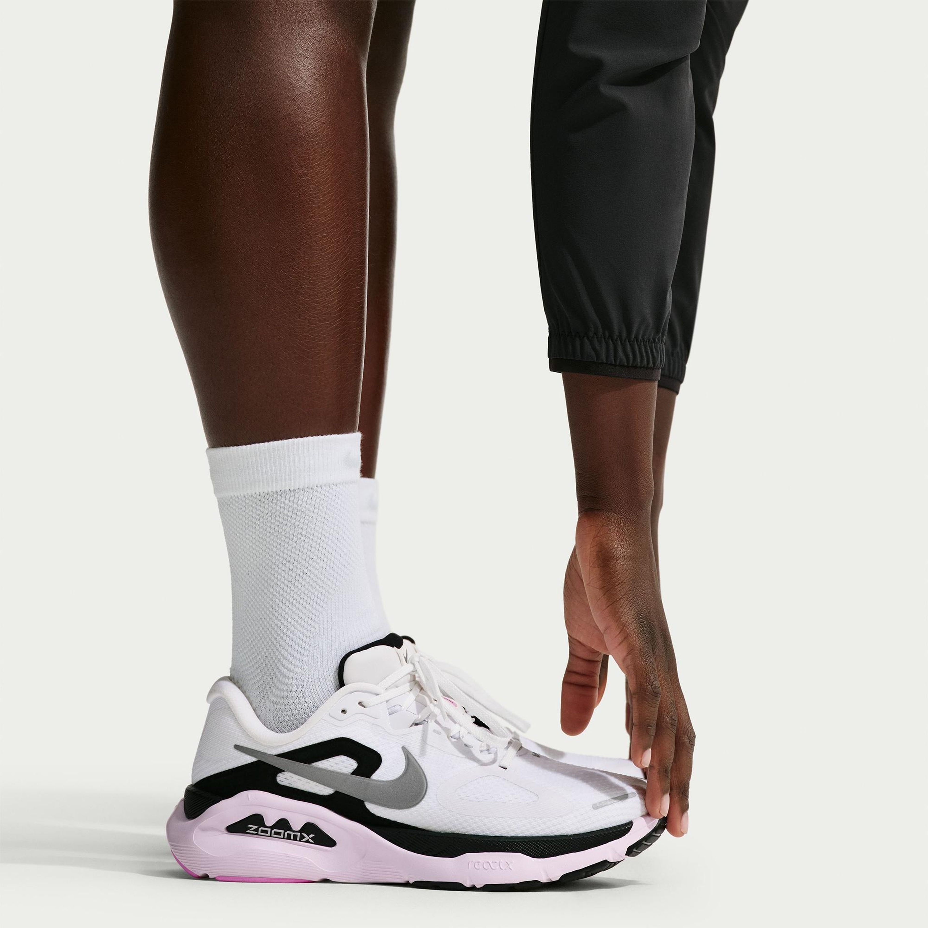 Nike Structure Plus Kadın Beyaz Koşu Ayakkabısı