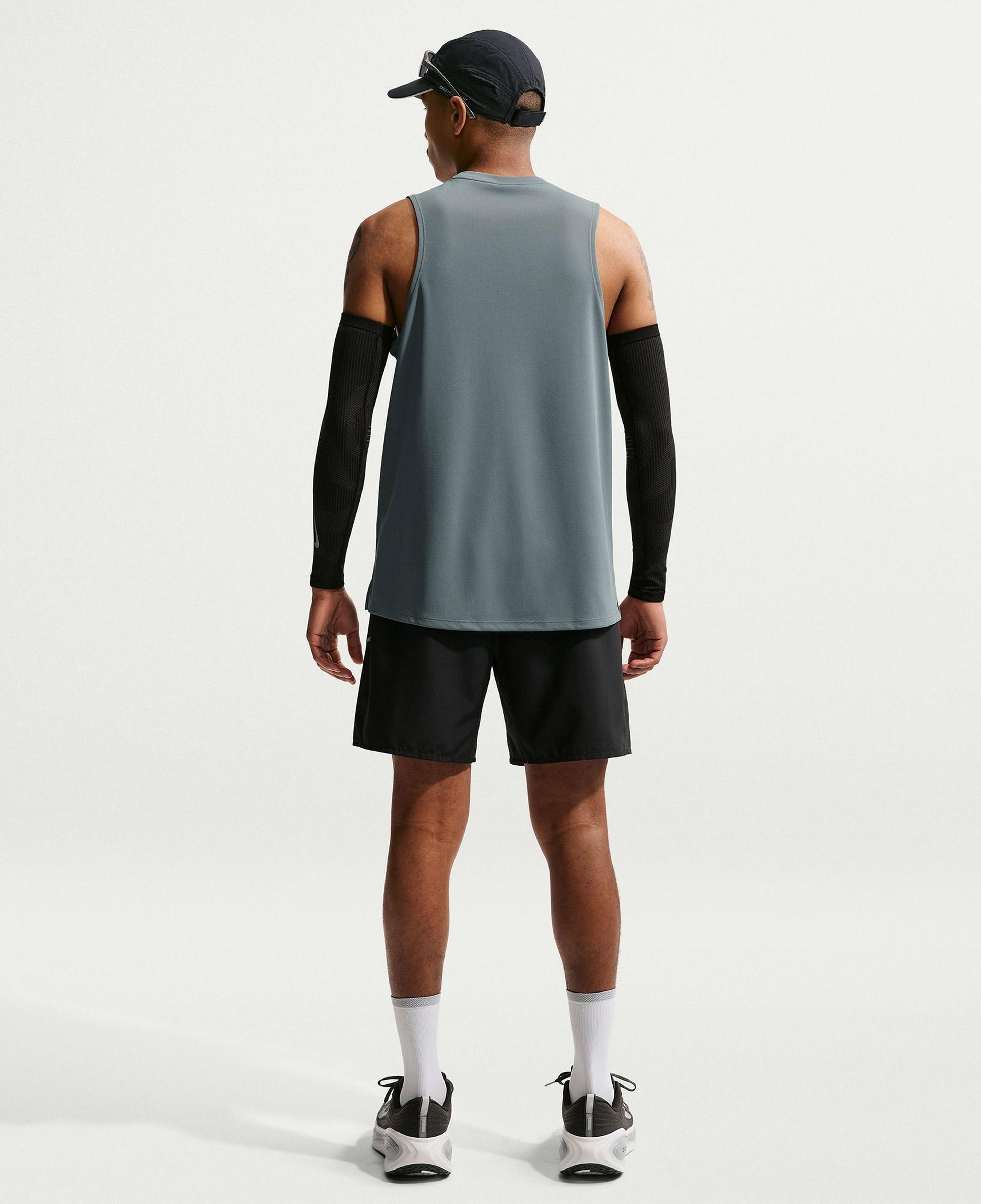 Nike Dri-Fit Miler Erkek Gri Kolsuz T-Shirt