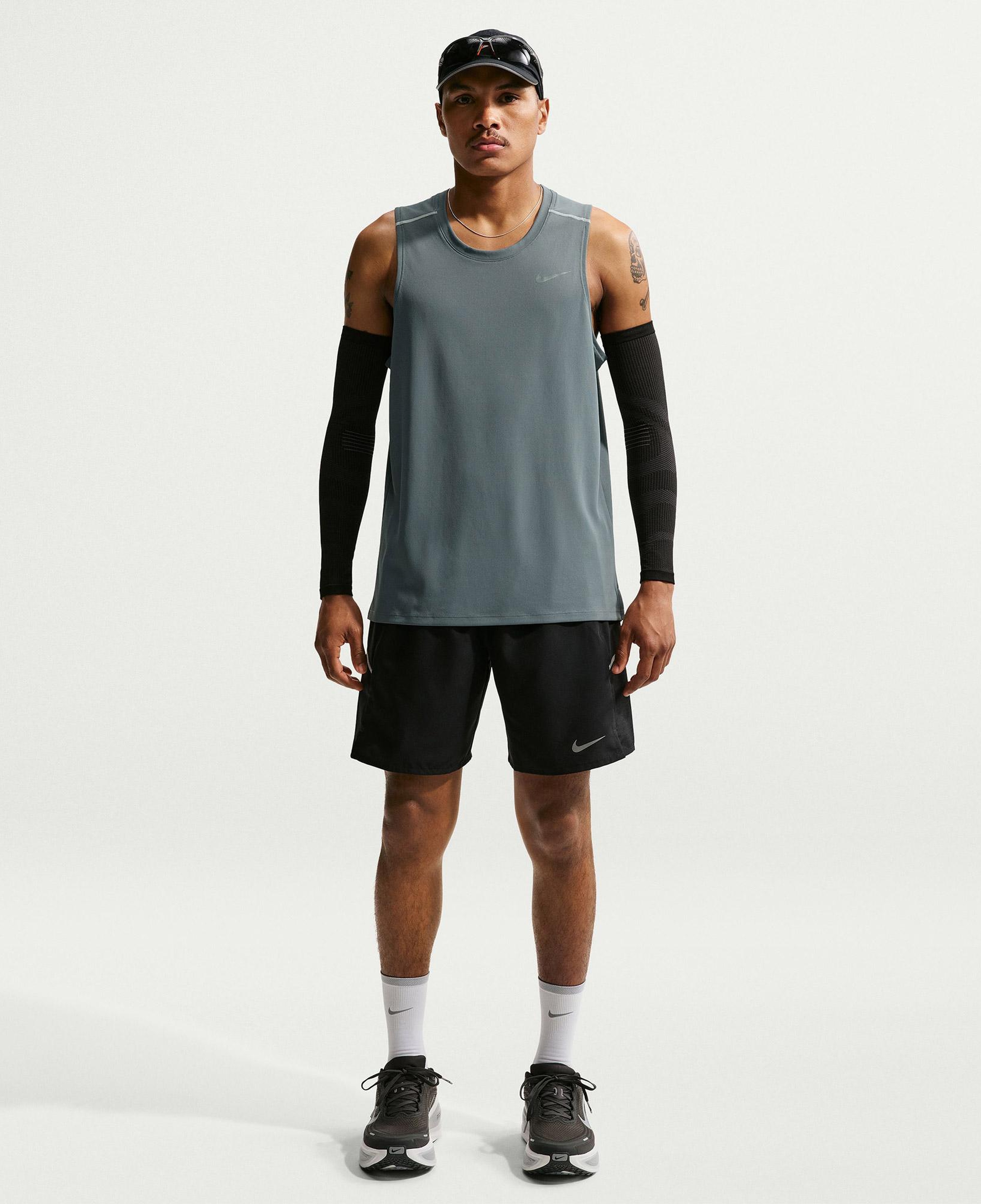Nike Dri-Fit Miler Erkek Gri Kolsuz T-Shirt