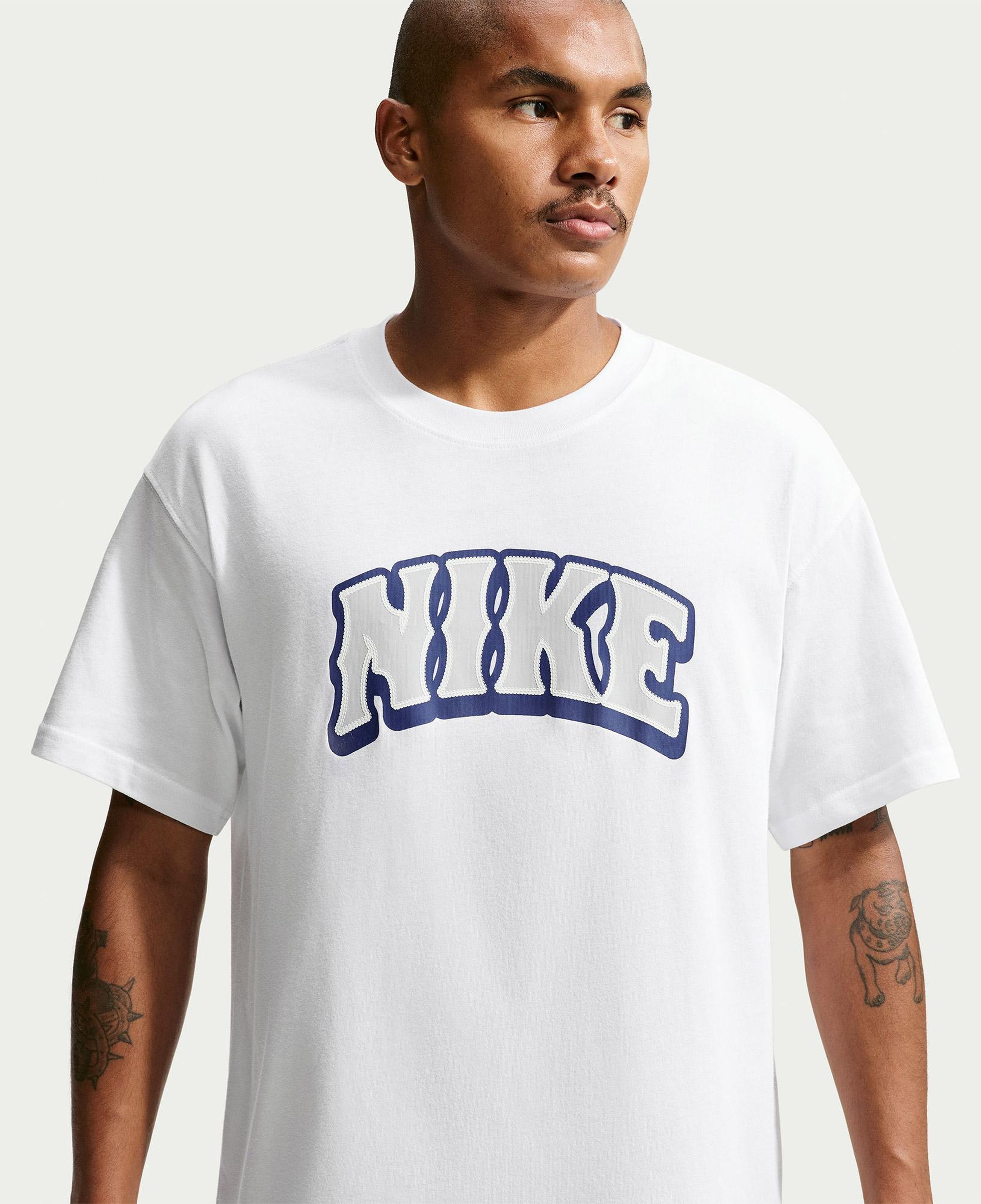 Nike Sportswear Loose Ball Erkek Beyaz T-Shirt