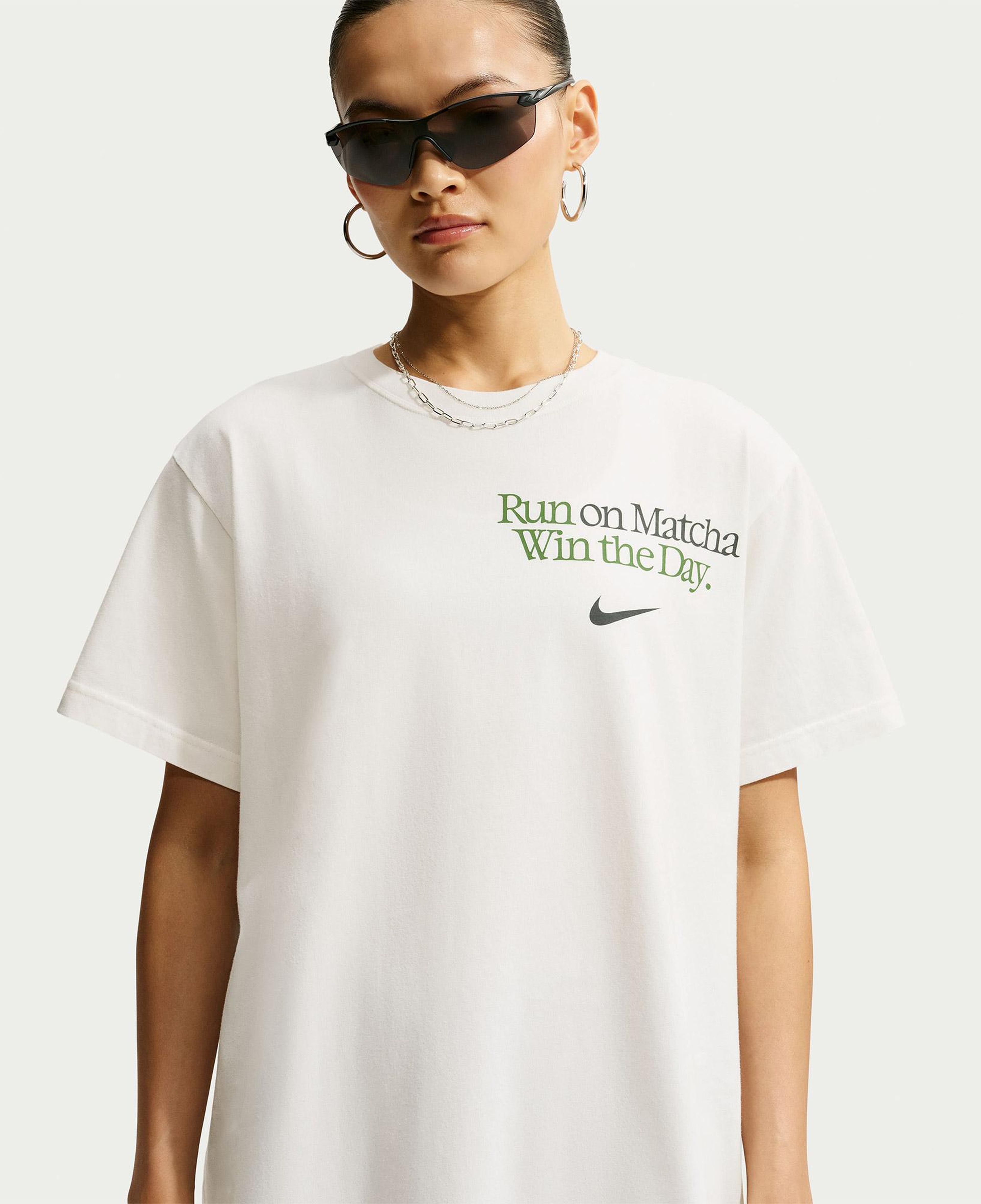 Nike Sportswear Classic Kadın Beyaz T-Shirt