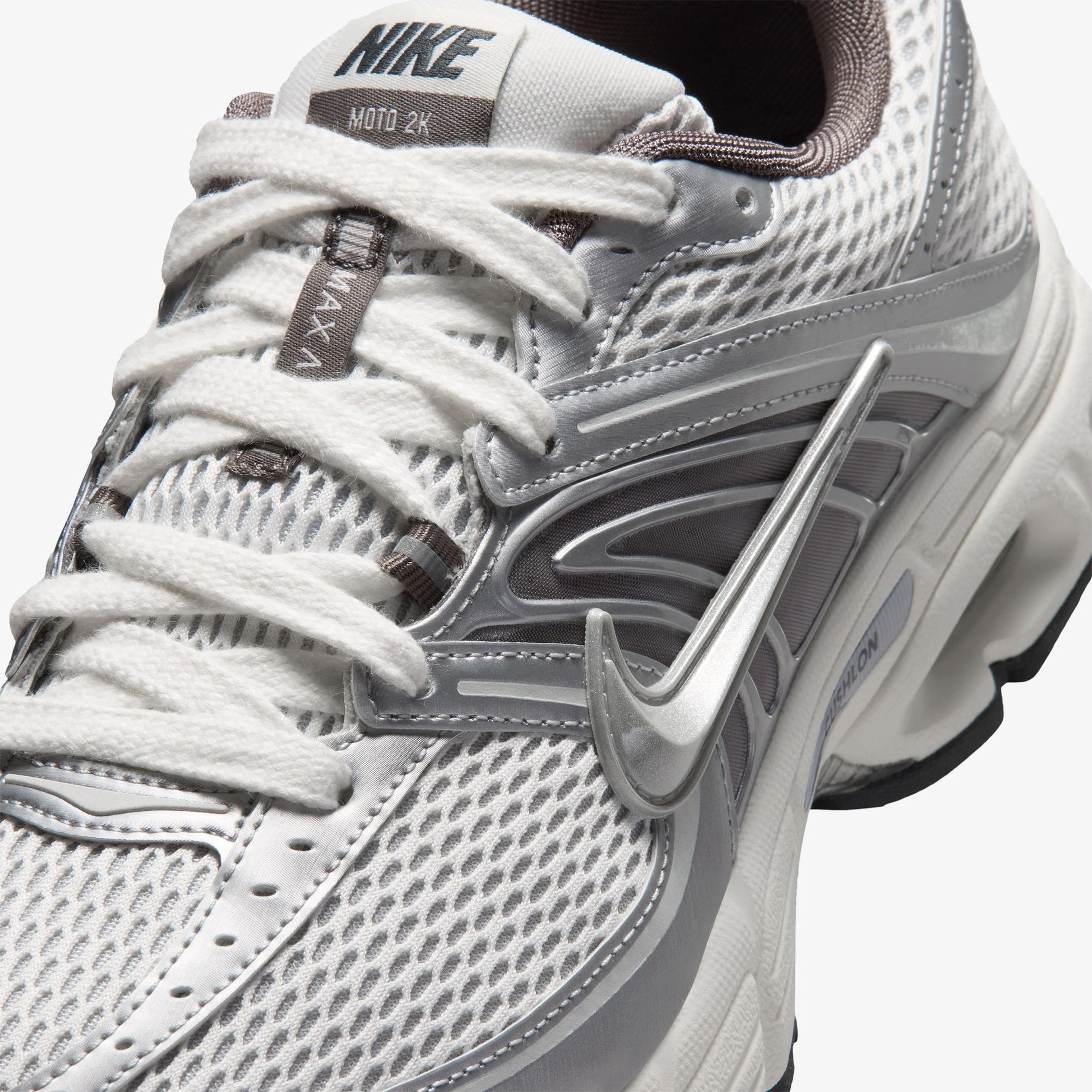 Nike Air Max Moto 2K Erkek Gri Spor Ayakkabı