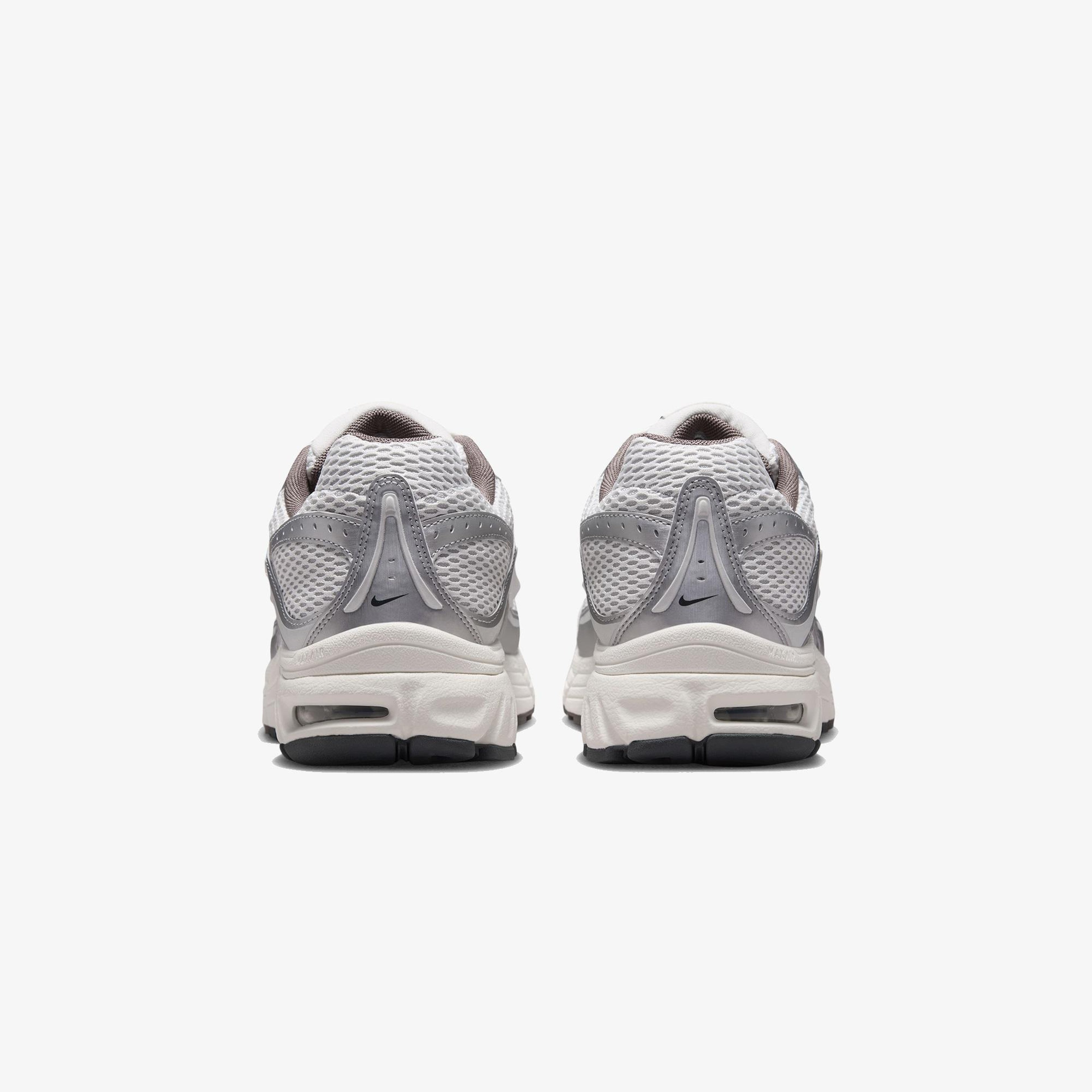 Nike Air Max Moto 2K Erkek Gri Spor Ayakkabı