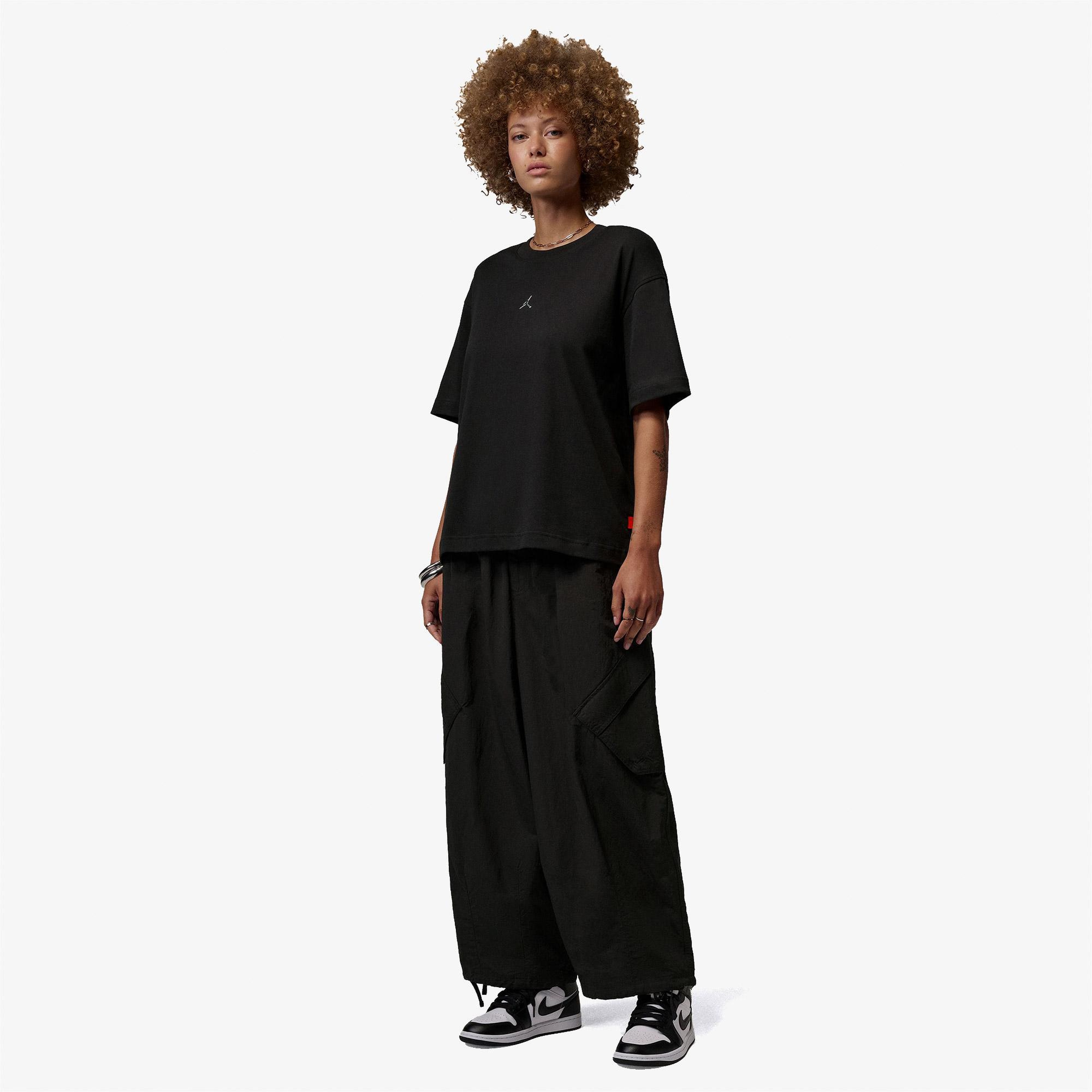 Jordan Essentials Kadın Siyah T-Shirt