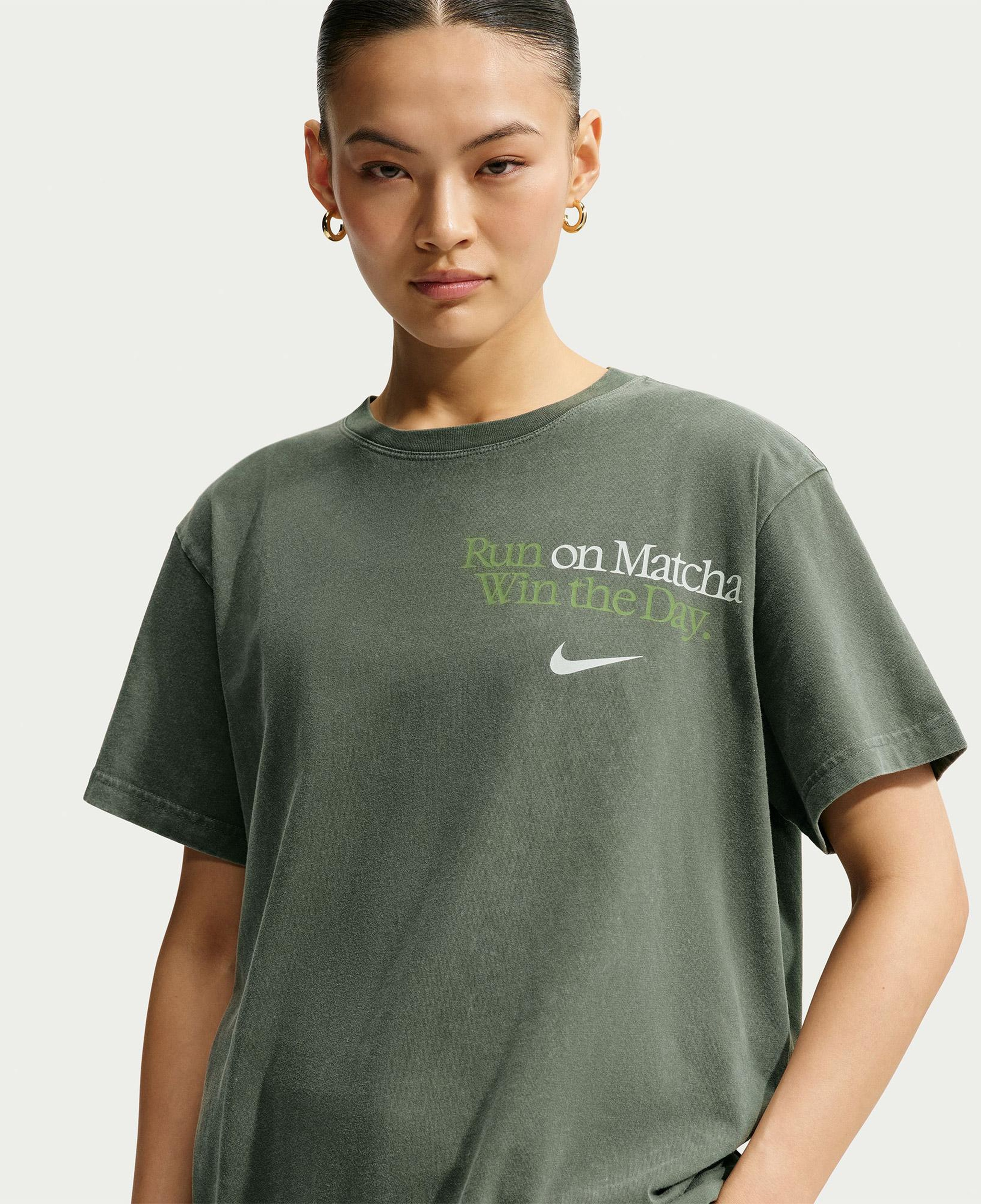 Nike Sportswear Classic Kadın Yeşil T-Shirt