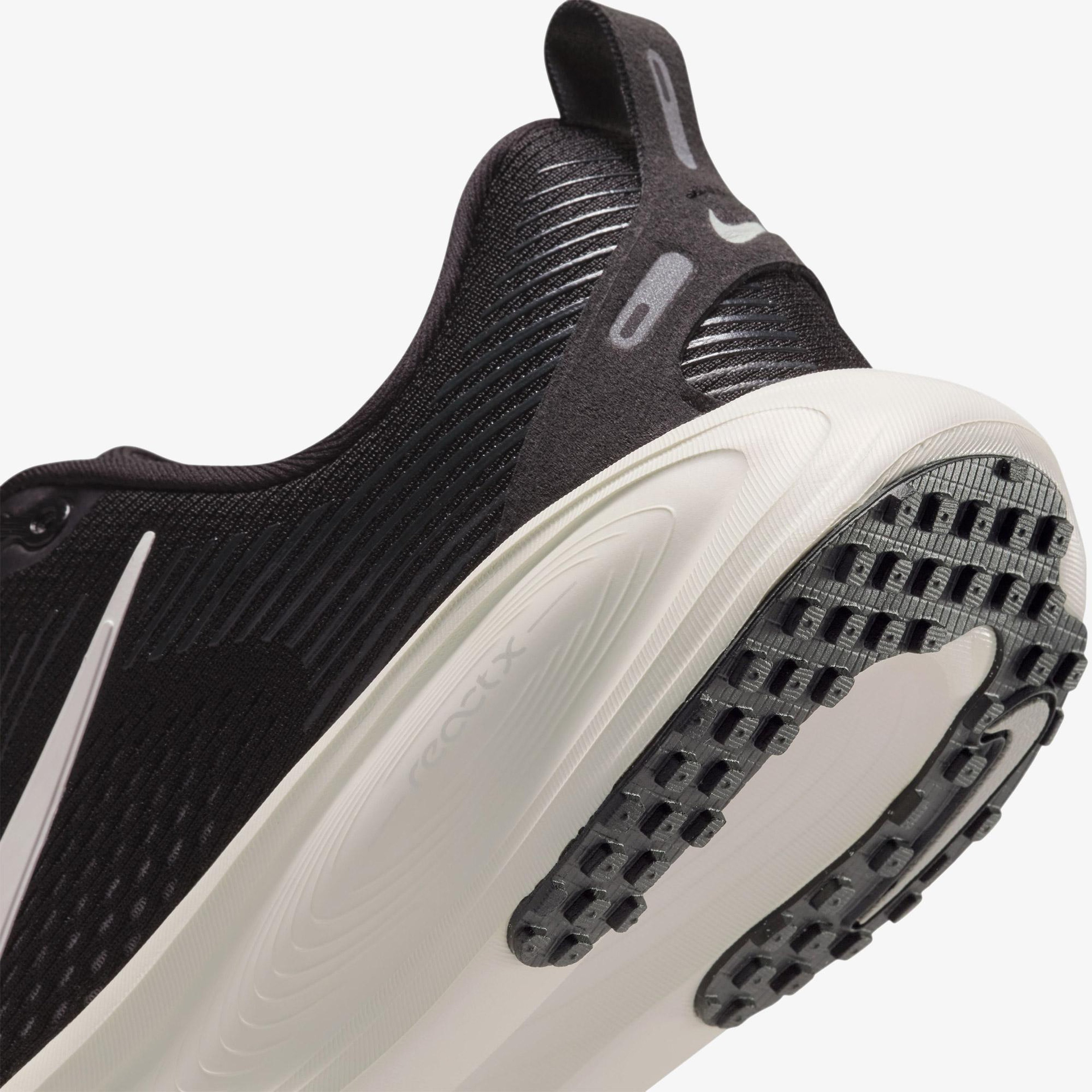 Nike Vomero 18 Siyah Koşu Ayakkabısı