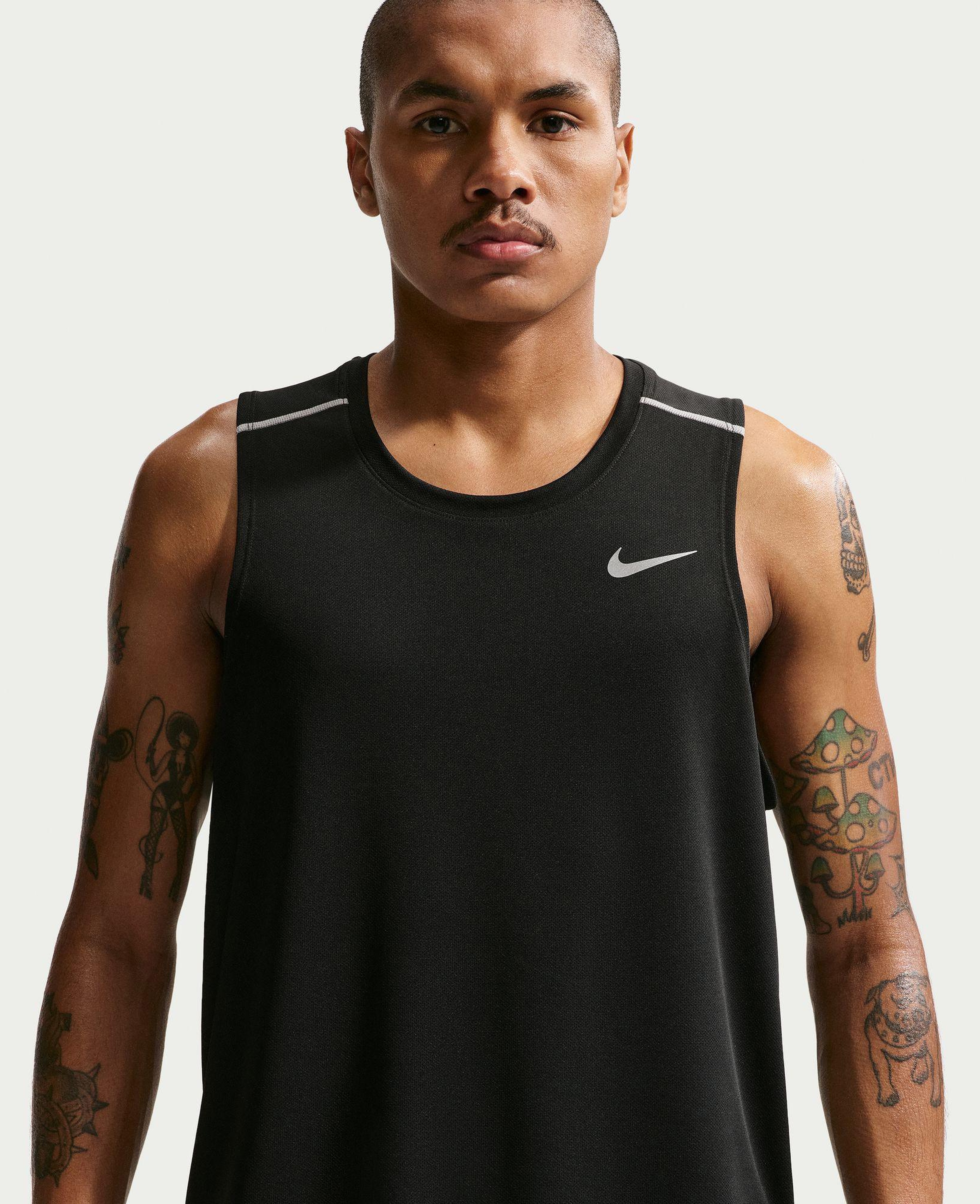 Nike Dri-Fit Miler Erkek Siyah Kolsuz T-Shirt
