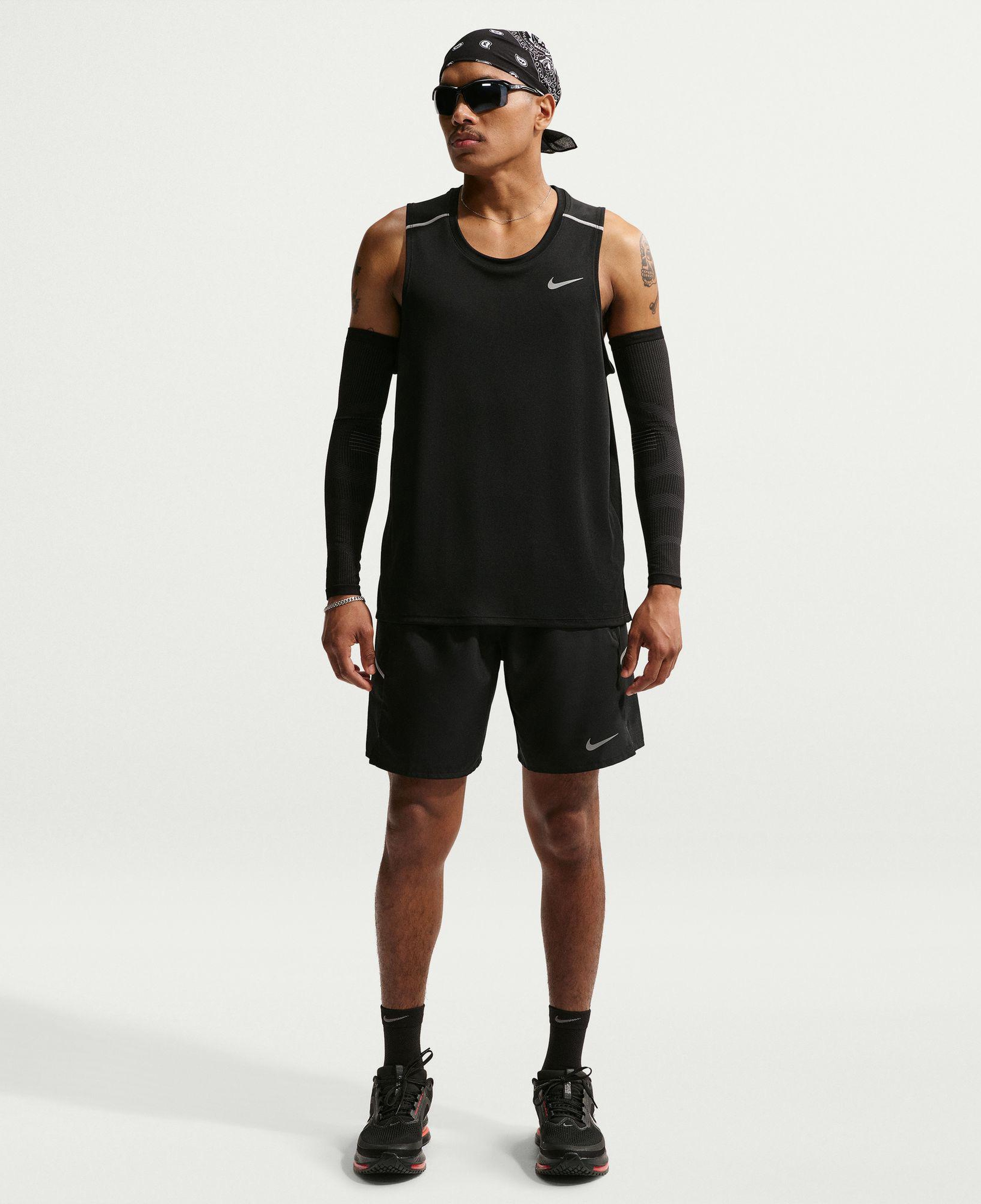 Nike Dri-Fit Miler Erkek Siyah Kolsuz T-Shirt