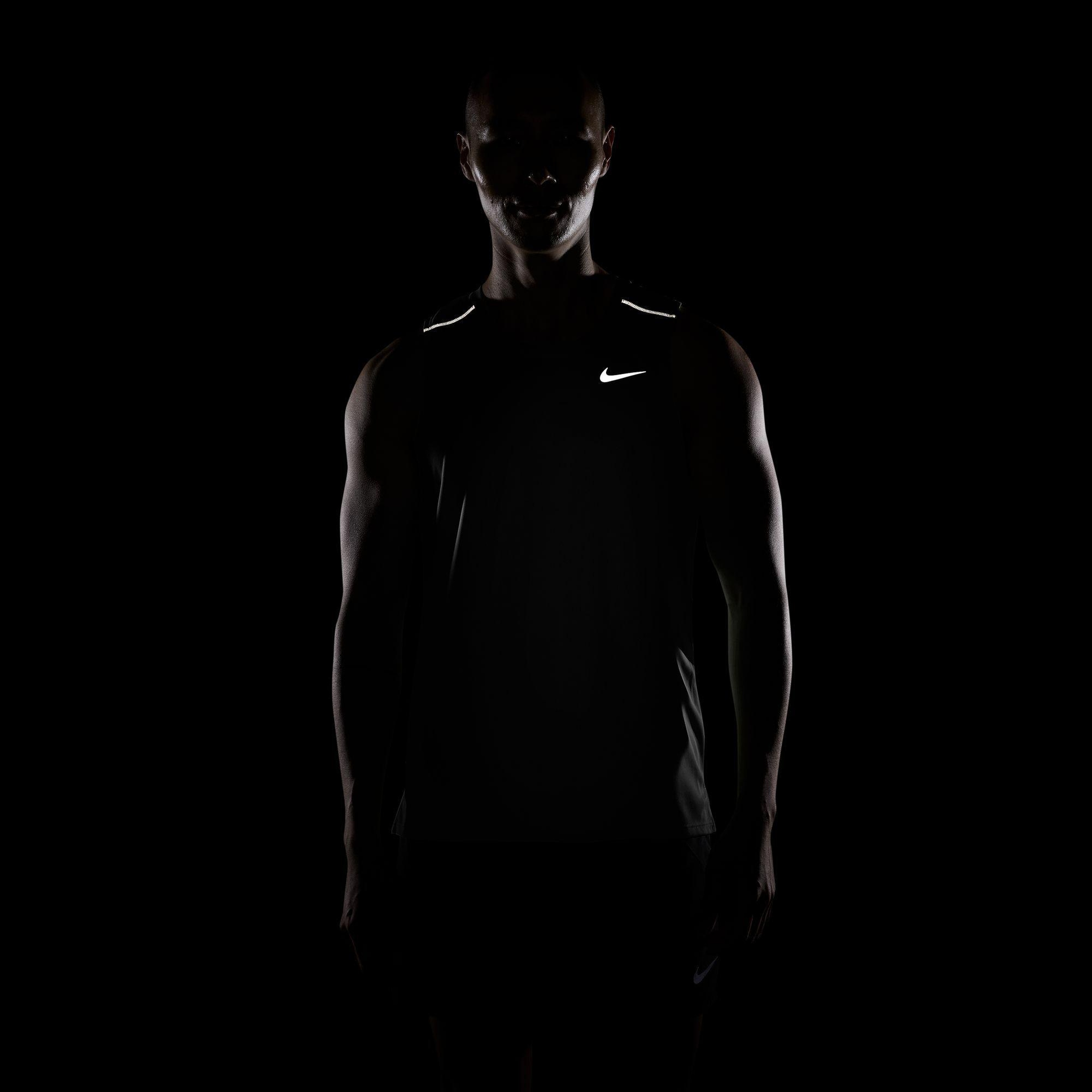 Nike Dri-Fit Miler Erkek Siyah Kolsuz T-Shirt