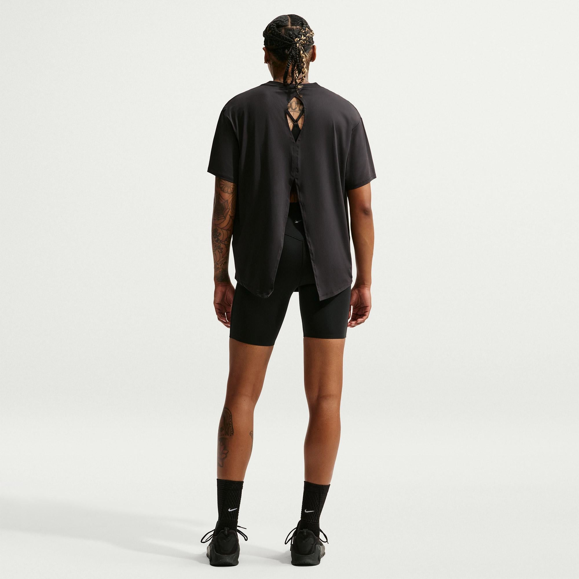 Nike One Dri-Fit Kadın Siyah T-Shirt