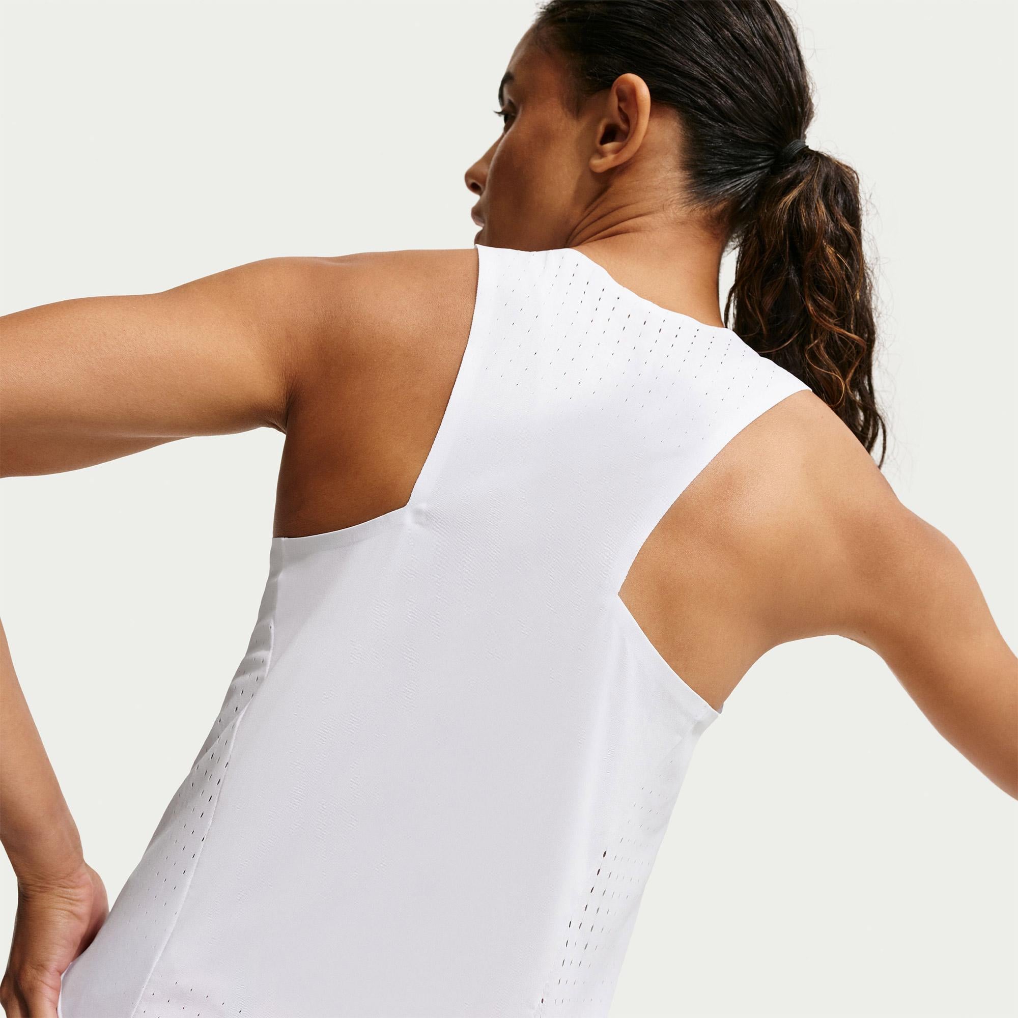 Nike AeroSwift Dri-Fit ADV Kadın Beyaz Kolsuz T-Shirt