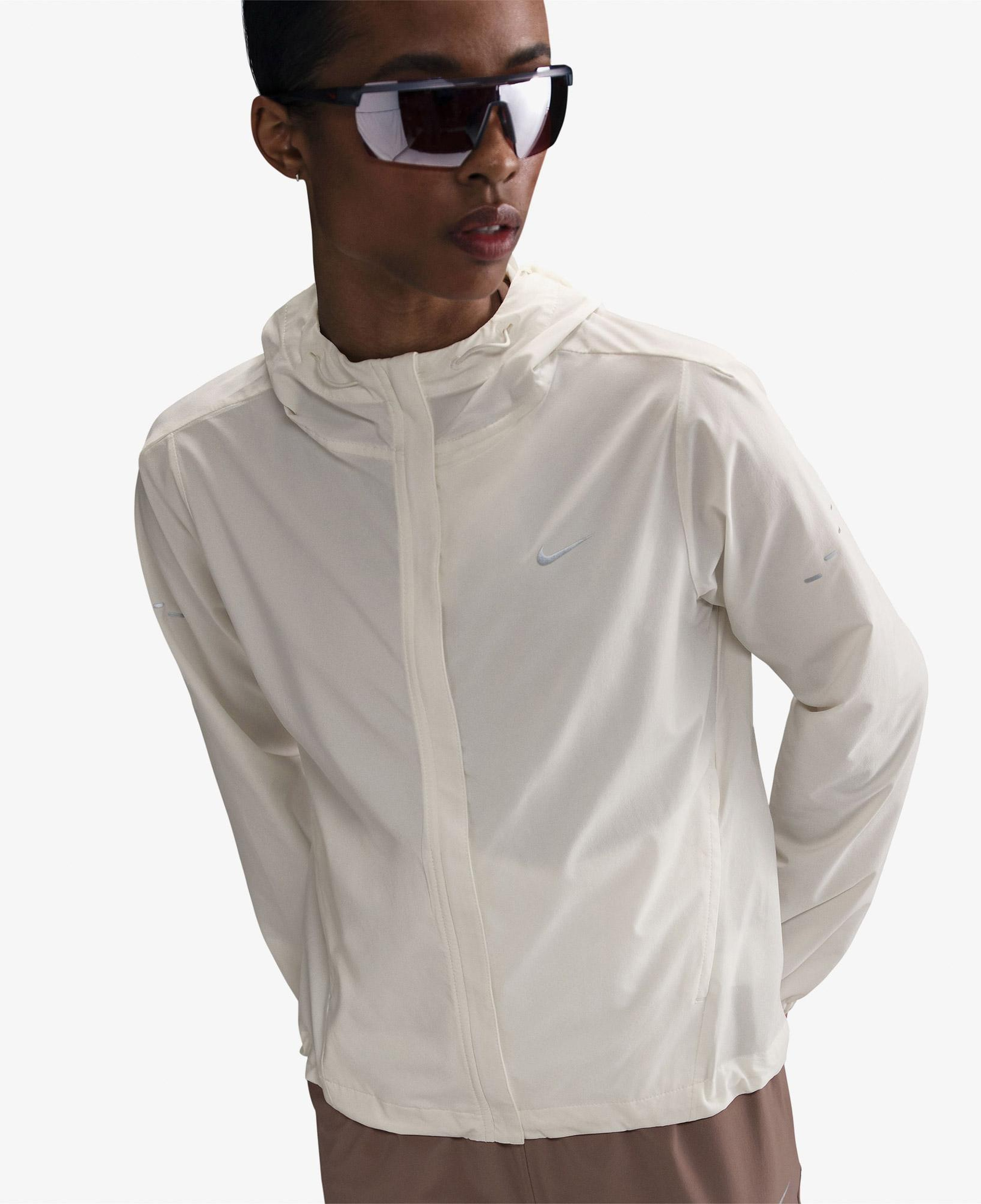 Nike Swift Repel Kadın Krem Rengi Ceket