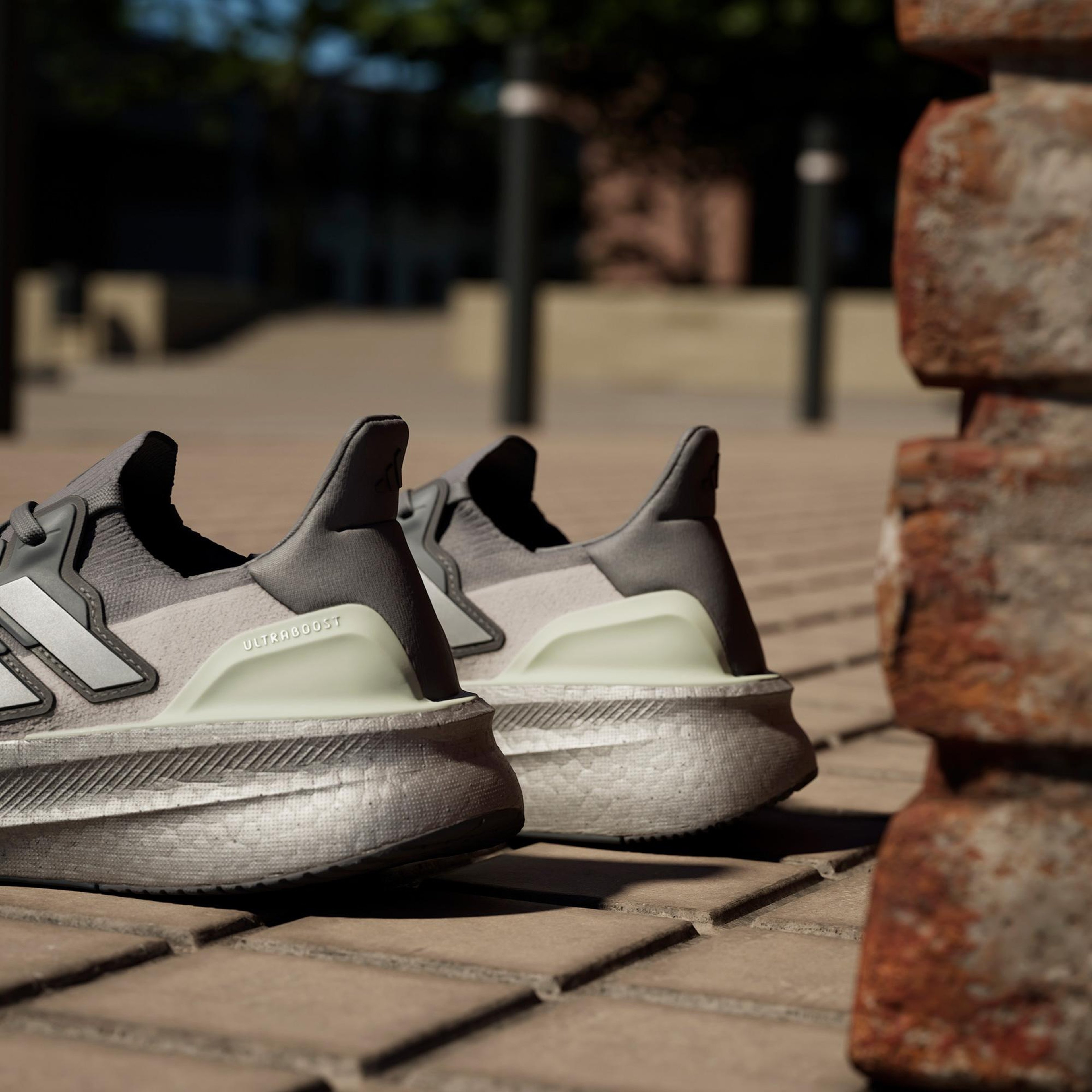 adidas Ultraboost 5 Kadın Gri Koşu Ayakkabısı