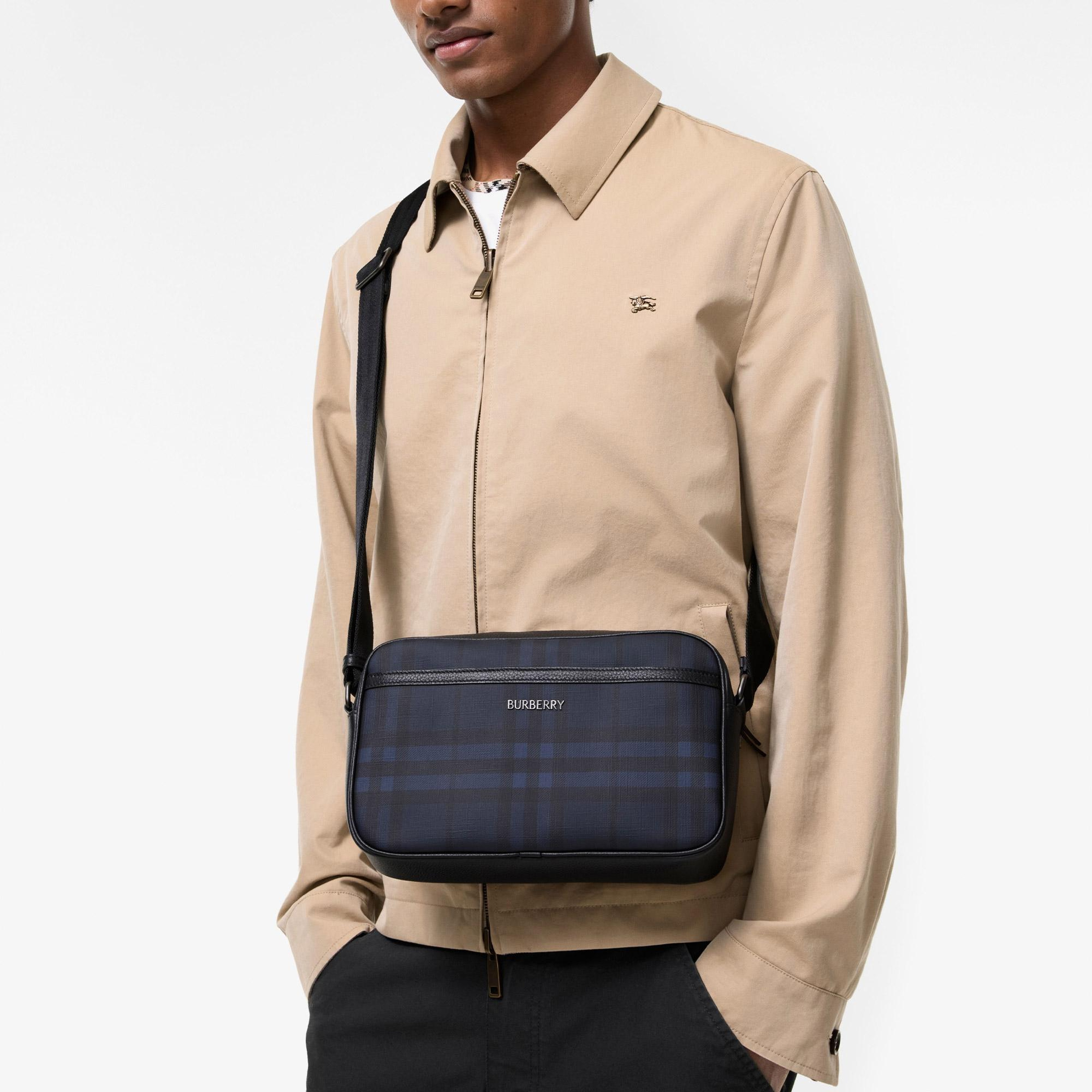 Burberry Flat Crossbody Bin Erkek Lacivert Omuz Çantası