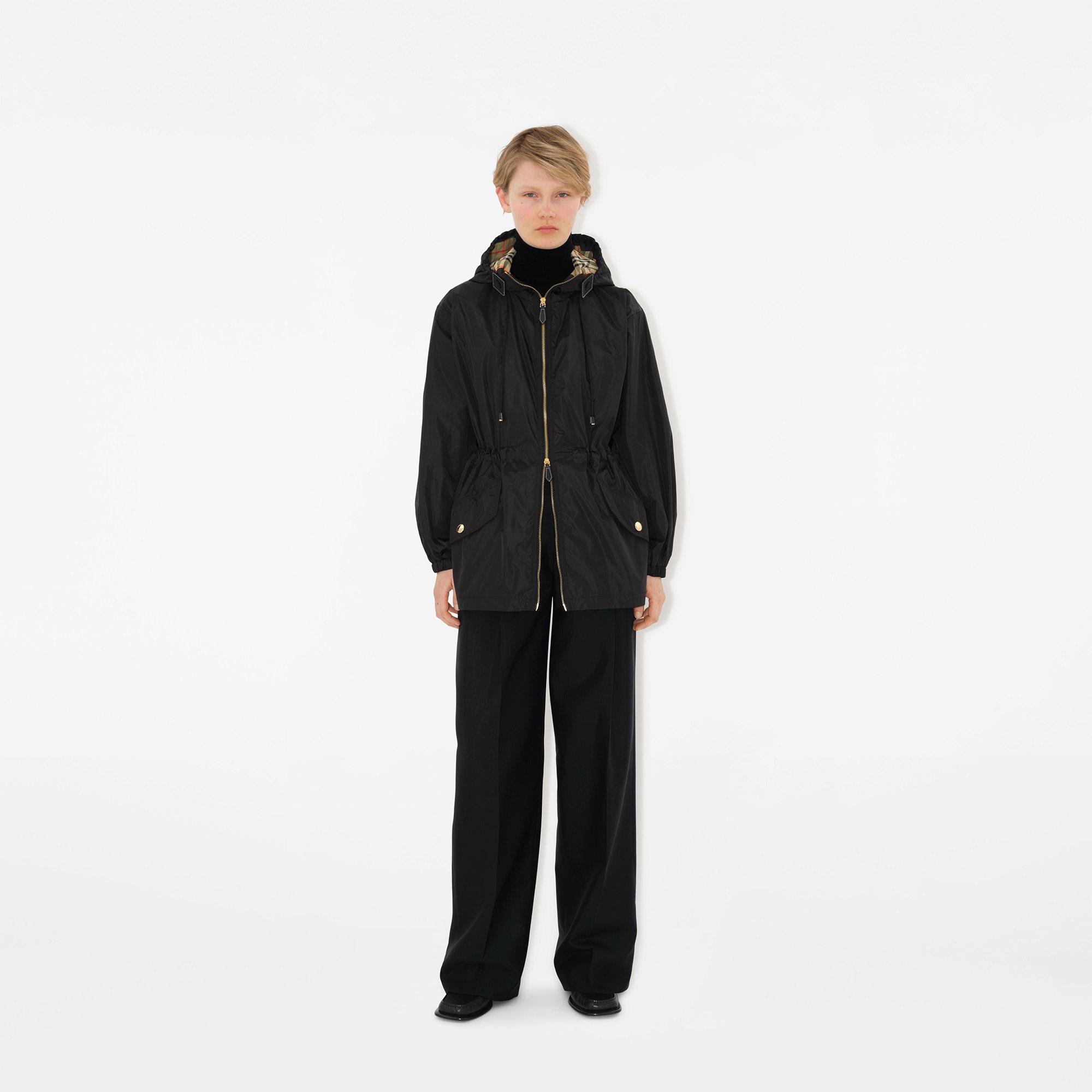 Burberry Nylon Hooded Kadın Siyah Mont