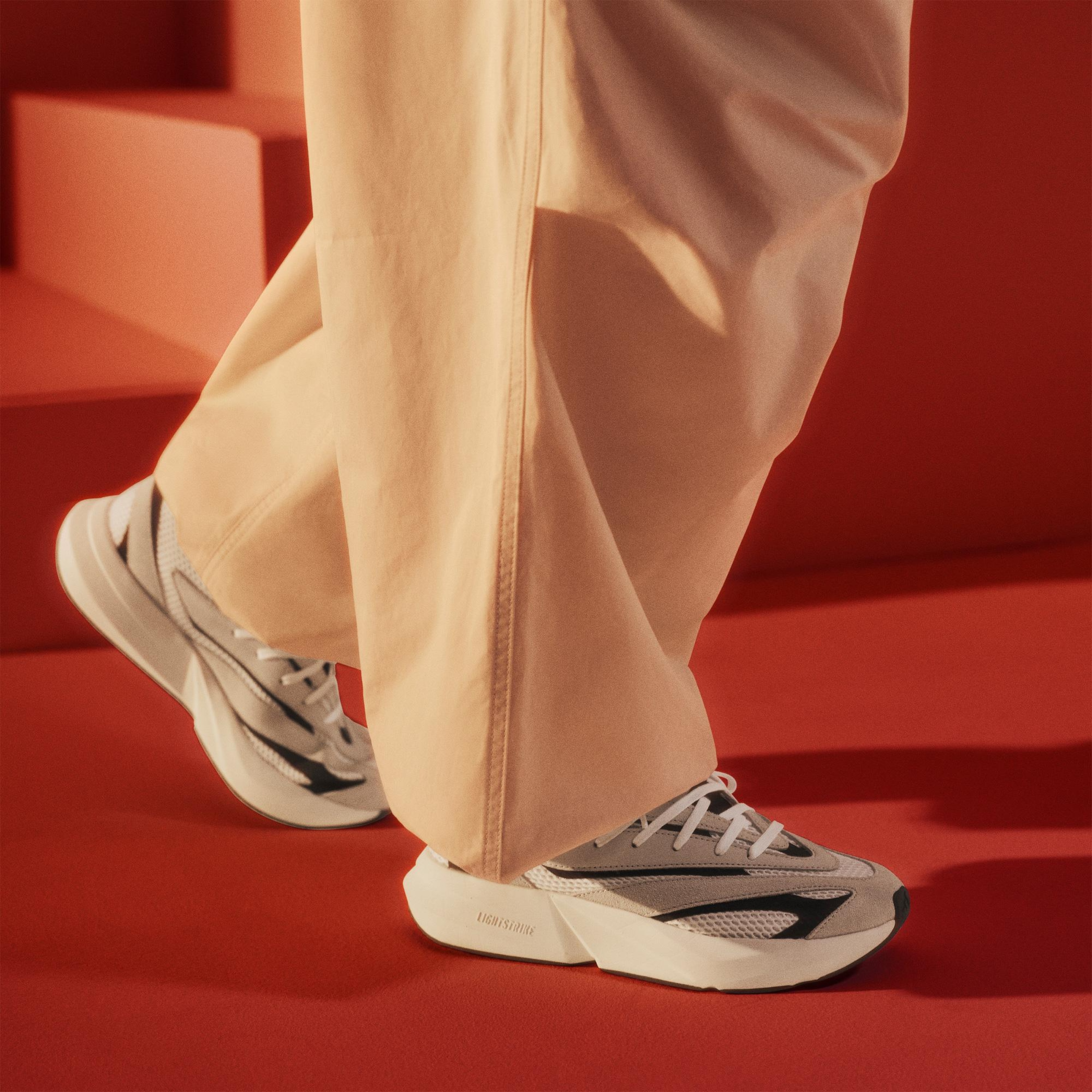 adidas Lightblaze Kadın Bej Koşu Ayakkabısı