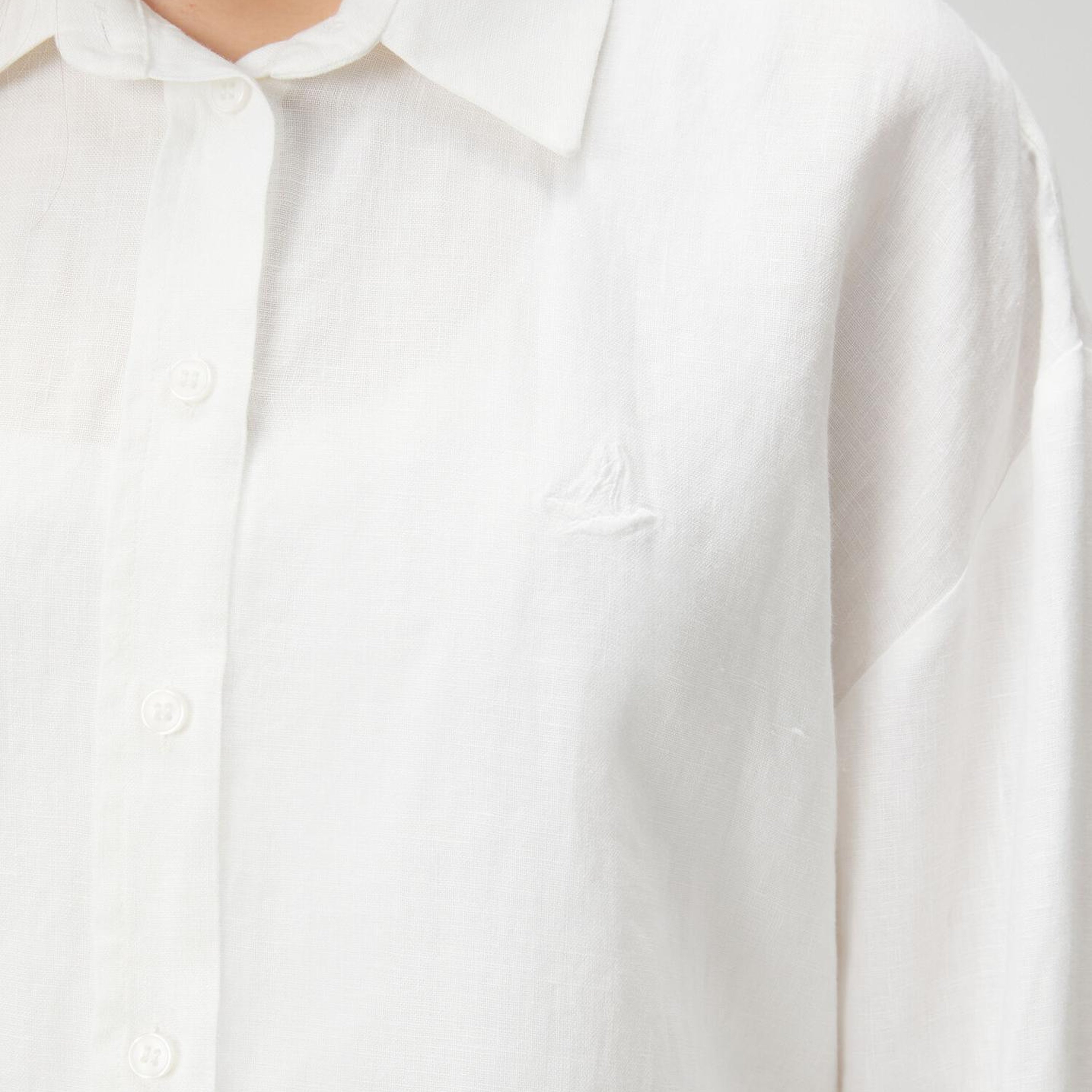 Beymen Club Kadın Oversize Kırık Beyaz Logolu Keten Gömlek