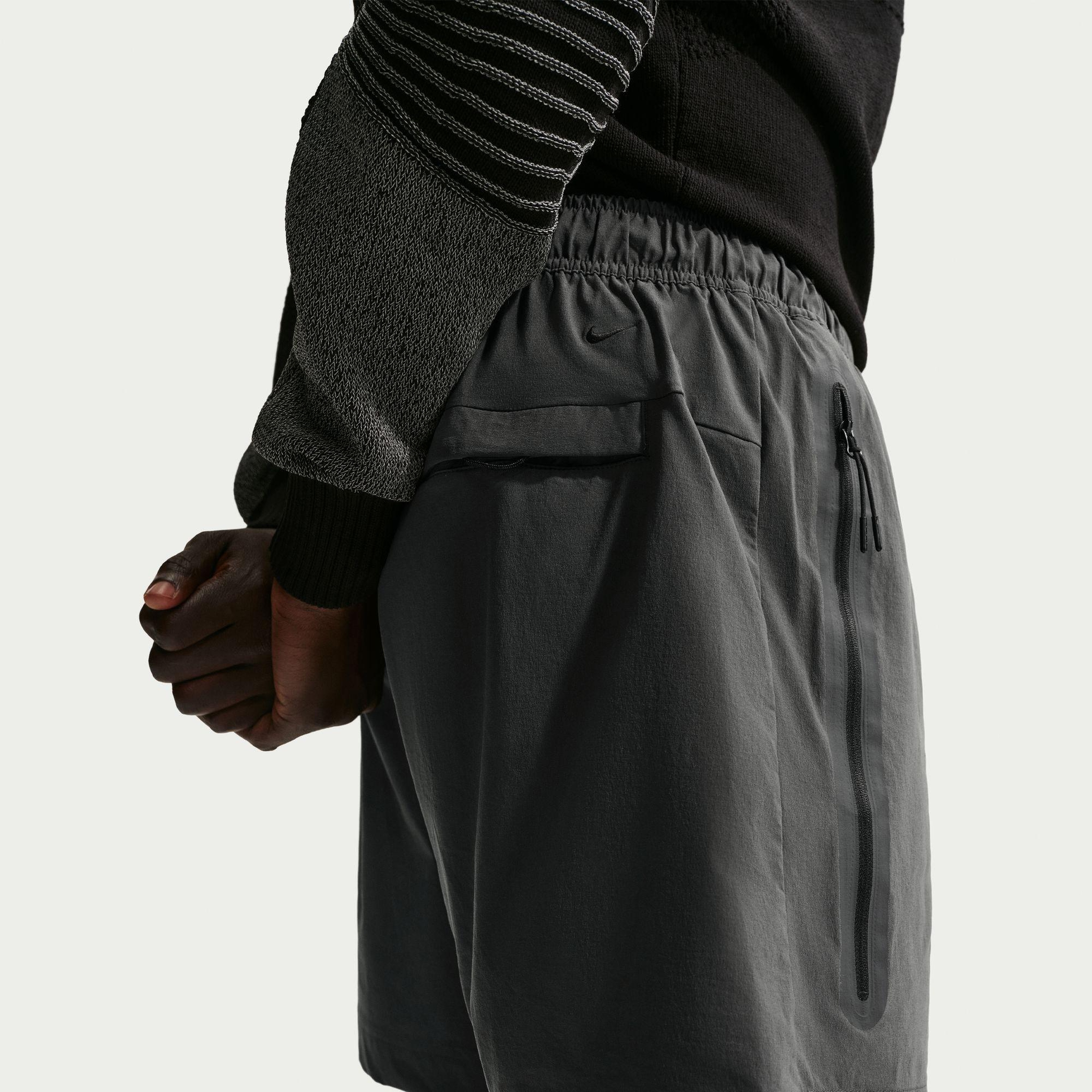 Nike Dri-Fit Tech Woven Erkek Antrasit Şort