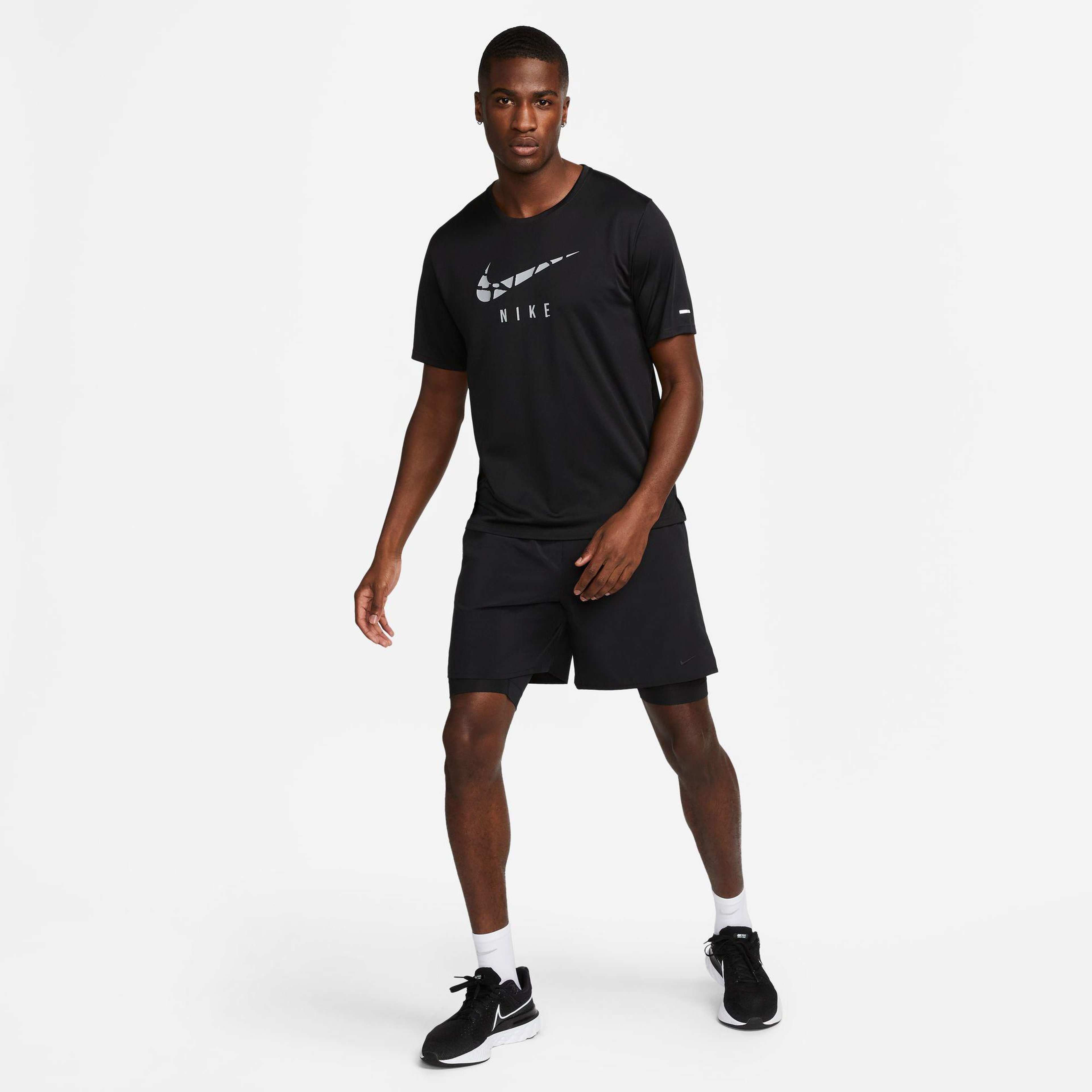 Nike Dri-Fit 18 cm 2'si 1 Arada Unlimited Woven Erkek Siyah Şort