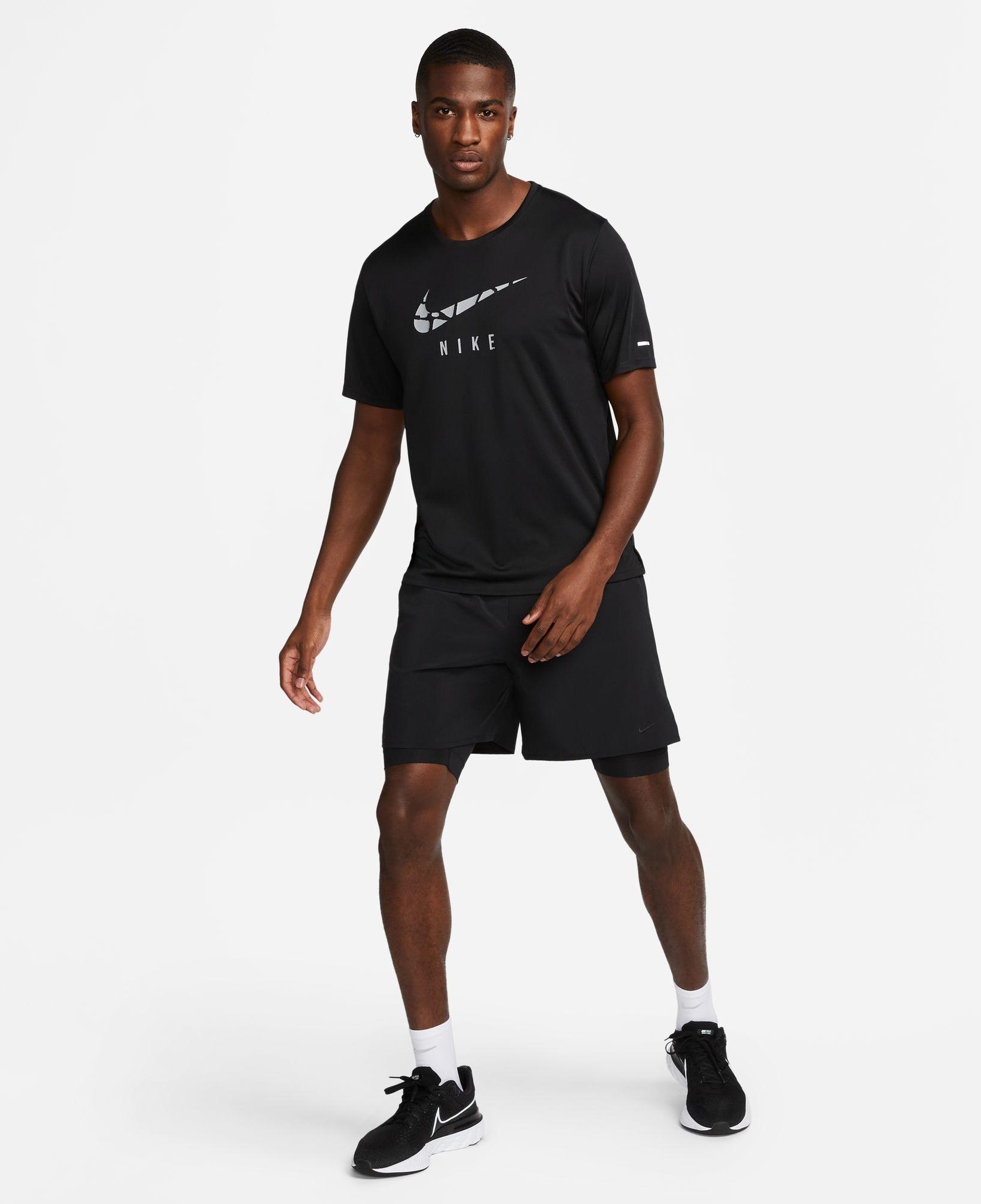 Nike Dri-Fit 18 cm 2'si 1 Arada Unlimited Woven Erkek Siyah Şort