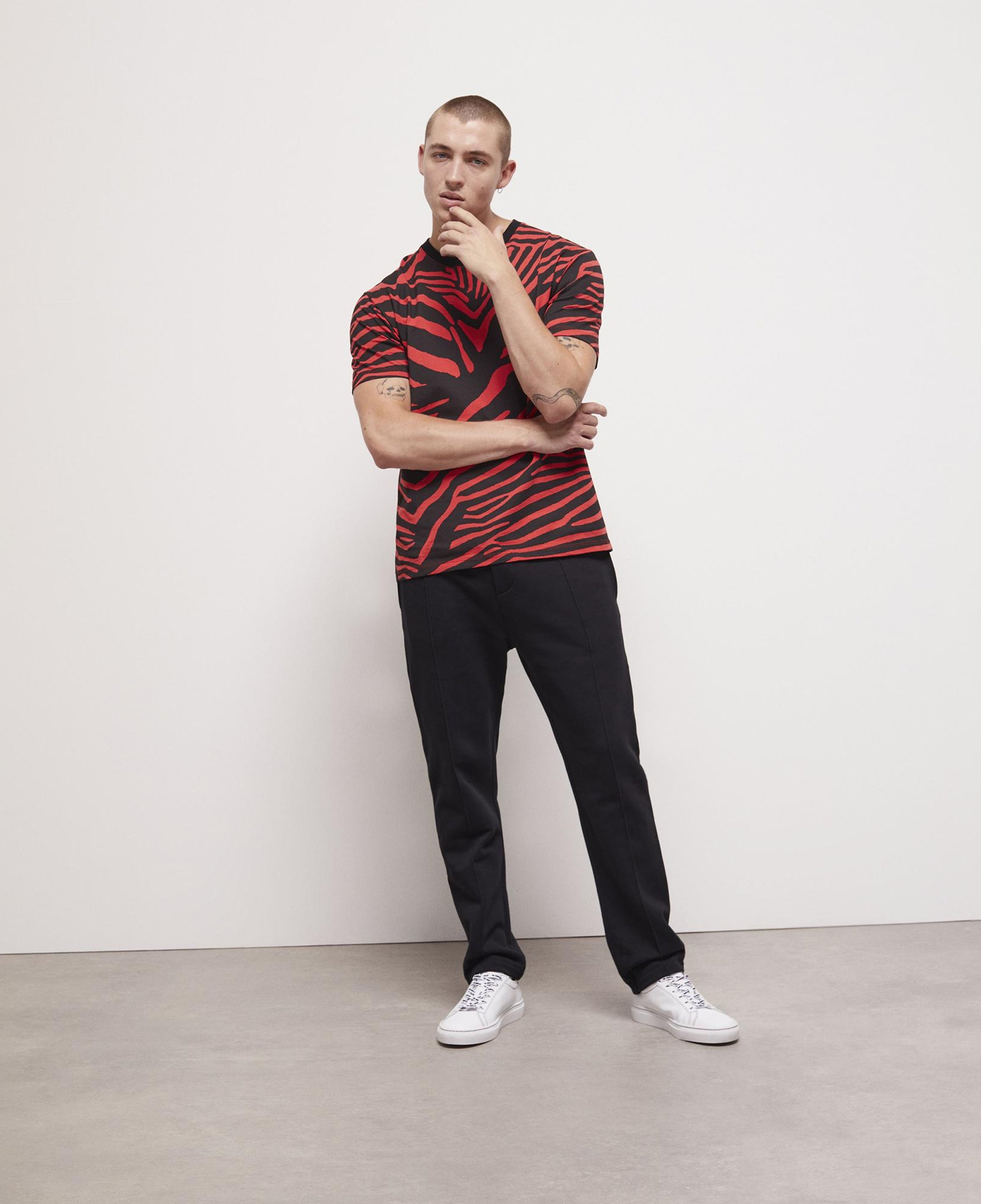 ERKEK ZEBRA DESENLİ KIRMIZI T-SHIRT