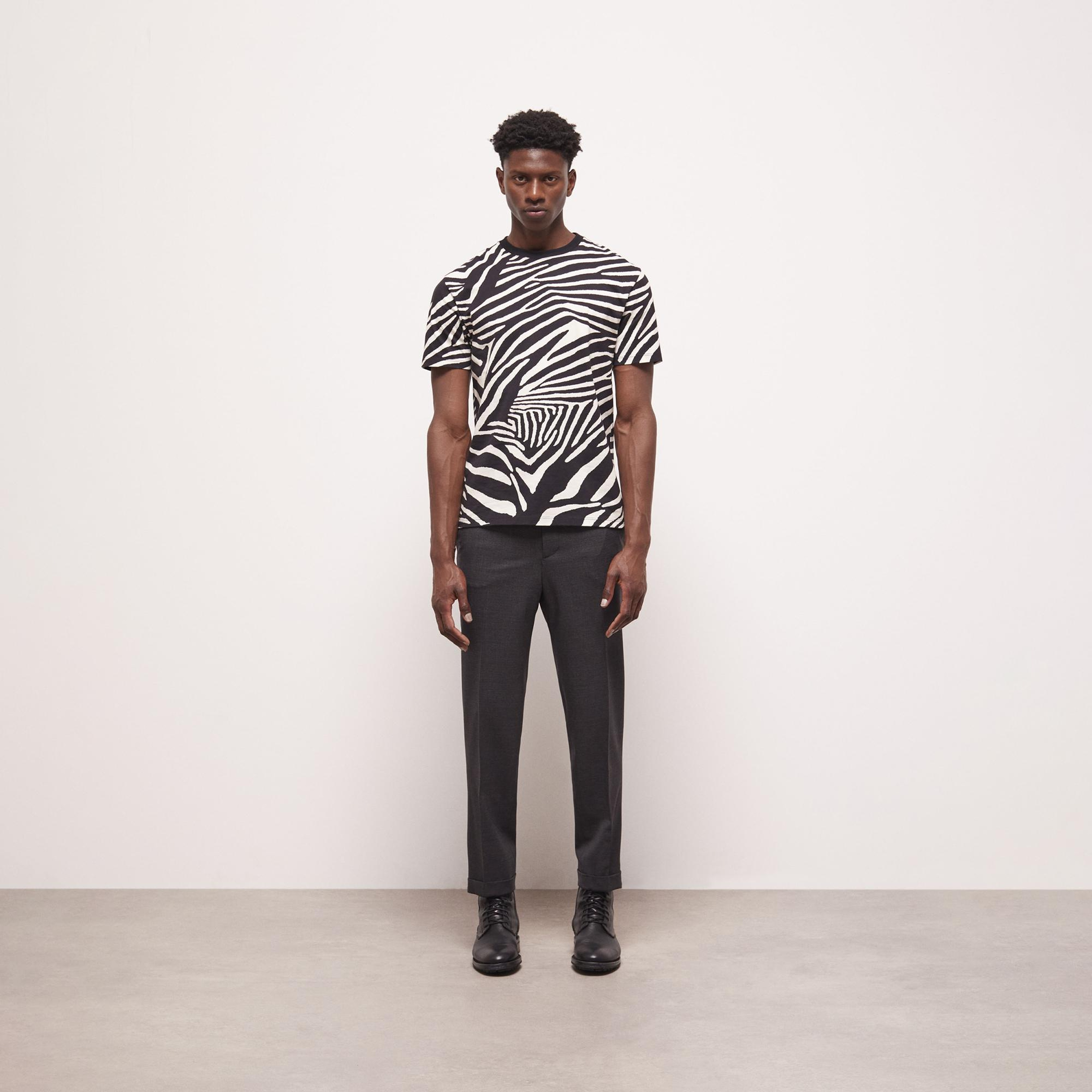 ERKEK ZEBRA DESENLİ SİYAH T-SHIRT