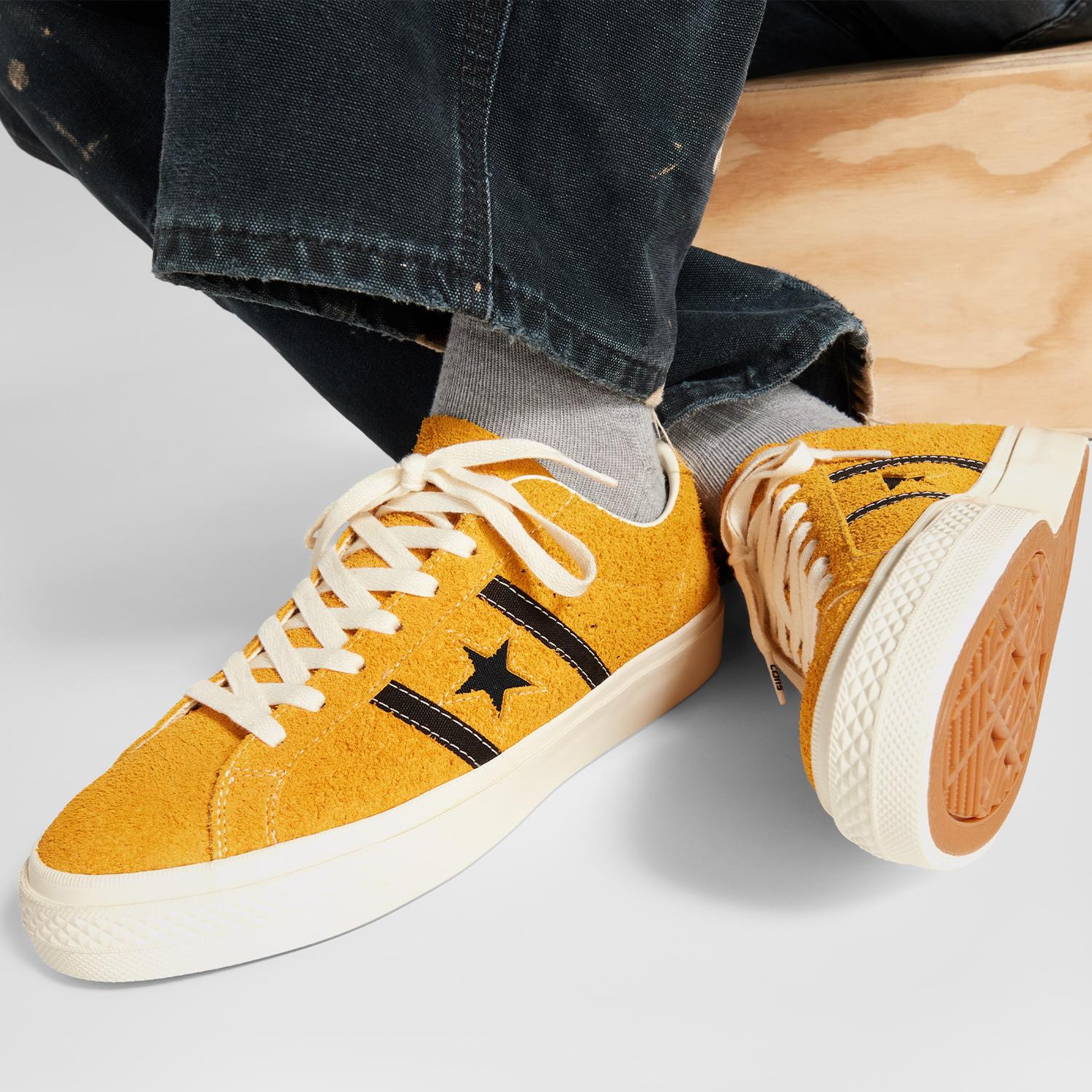Converse One Star Academy Pro Unisex Sarı Süet Sneaker