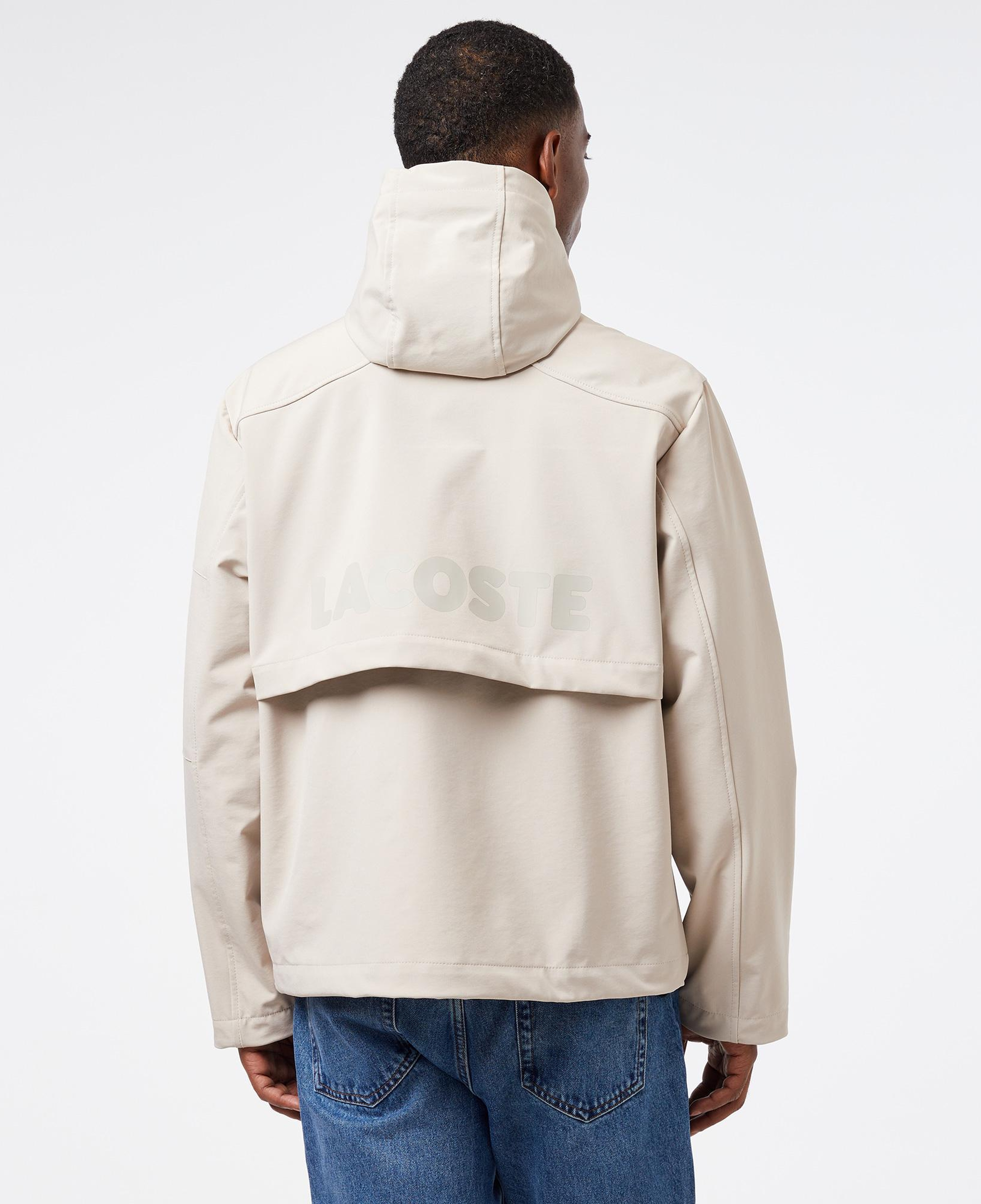 Lacoste Erkek Relaxed Fit Kapüşonlu Baskılı Krem Yağmurluk