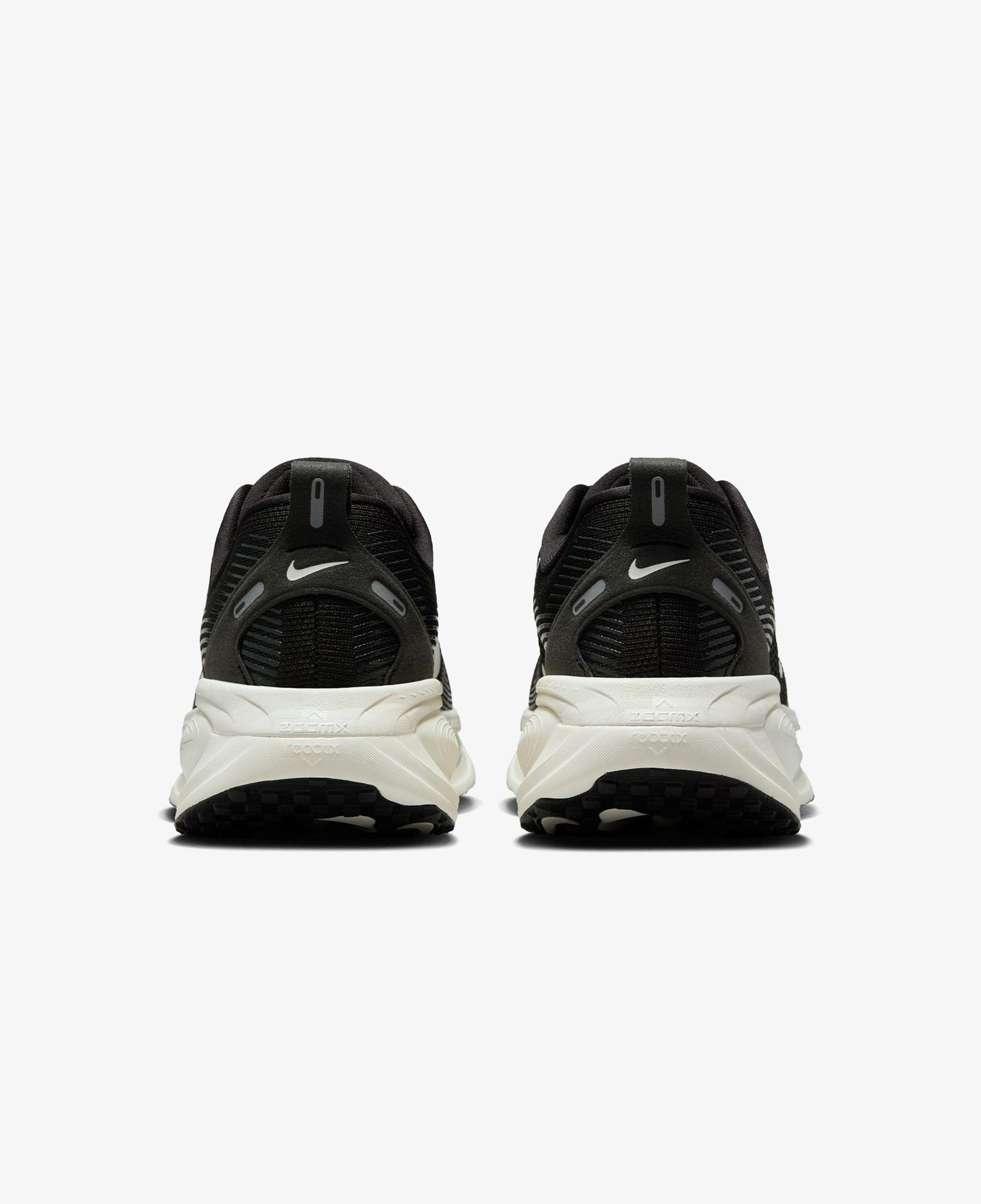 Nike Vomero 18 Kadın Siyah Koşu Ayakkabısı