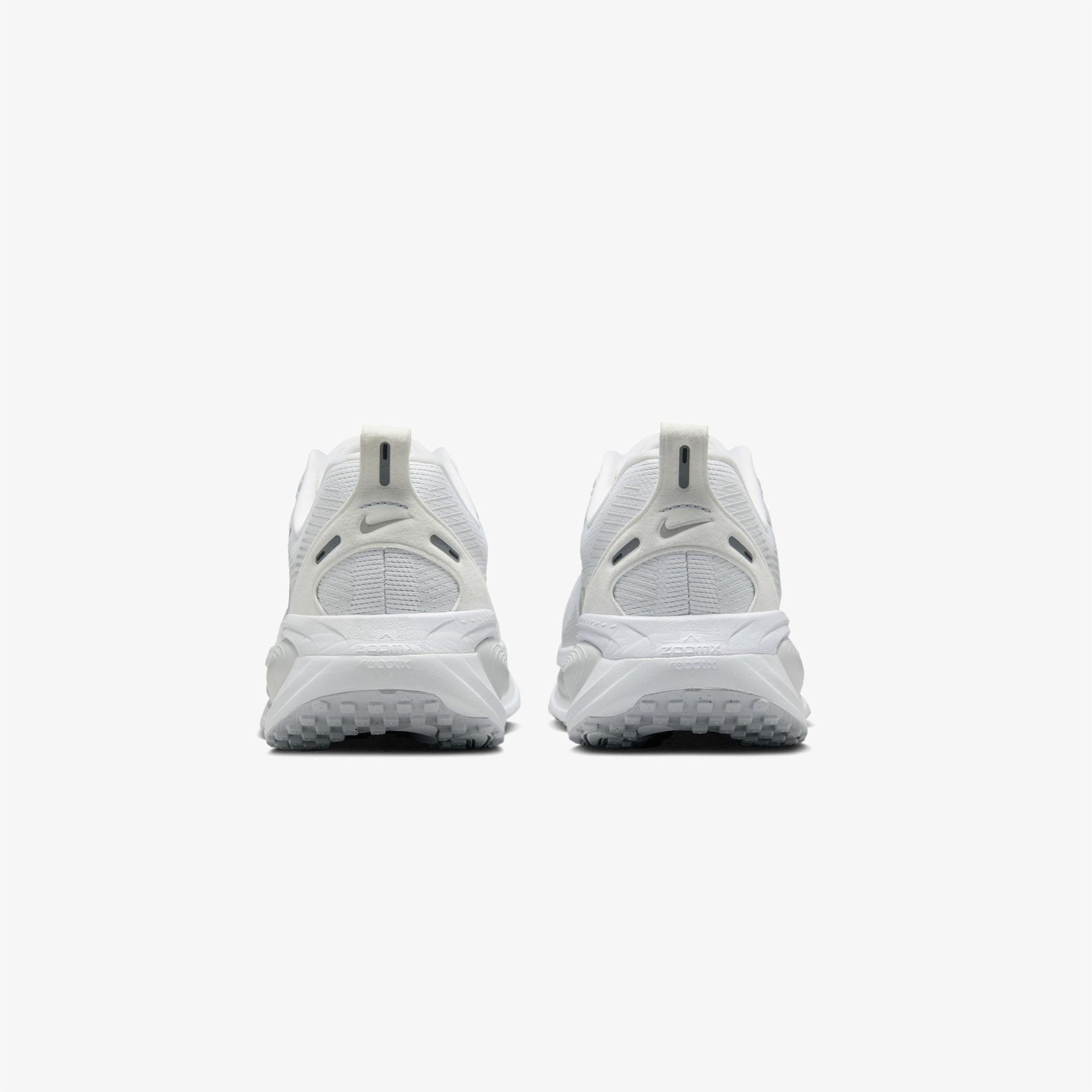 Nike Vomero 18 Kadın Beyaz Koşu Ayakkabısı