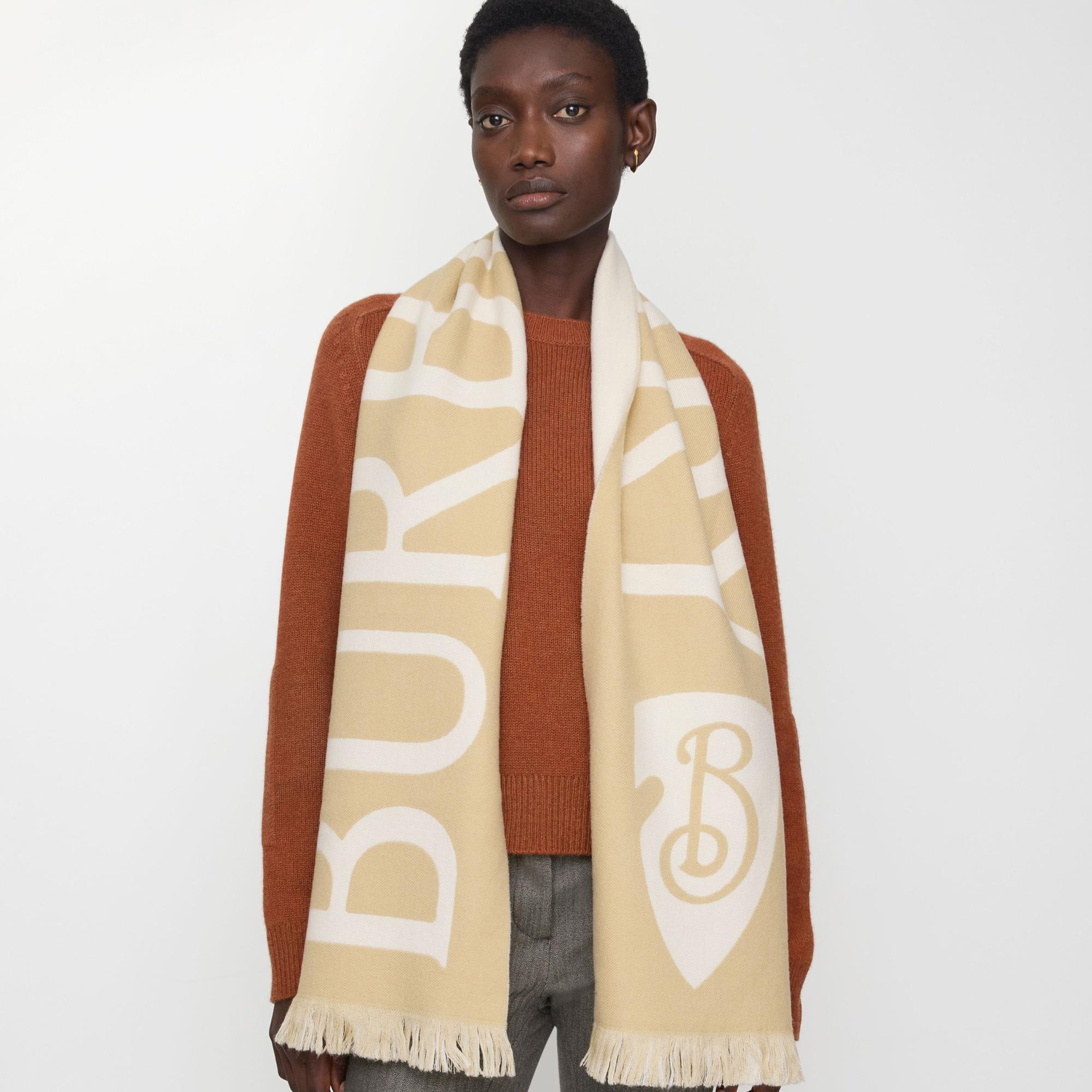 Burberry Kadın Bej Yün Atkı