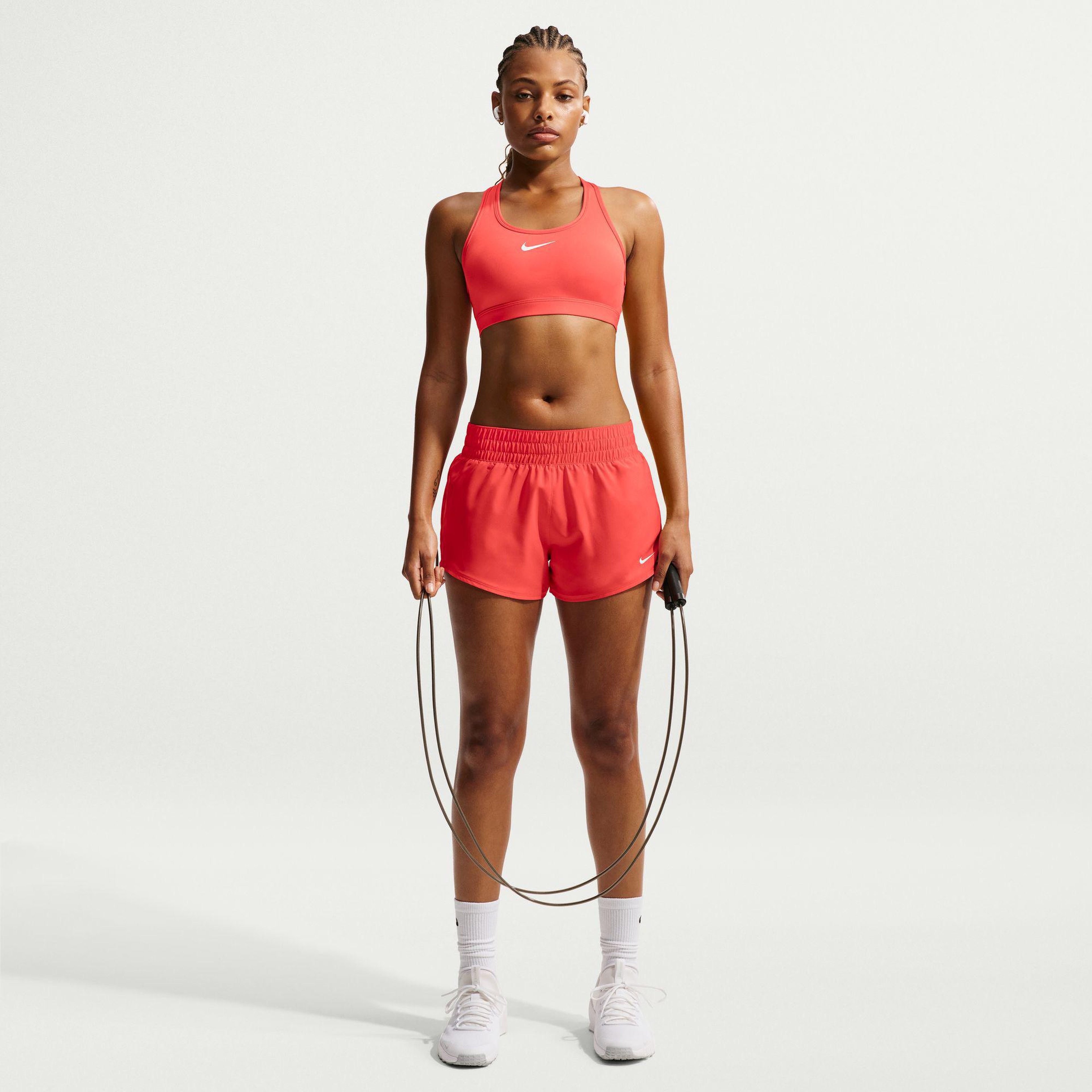 Nike Swoosh Orta Destekli Kadın Kırmızı Bra