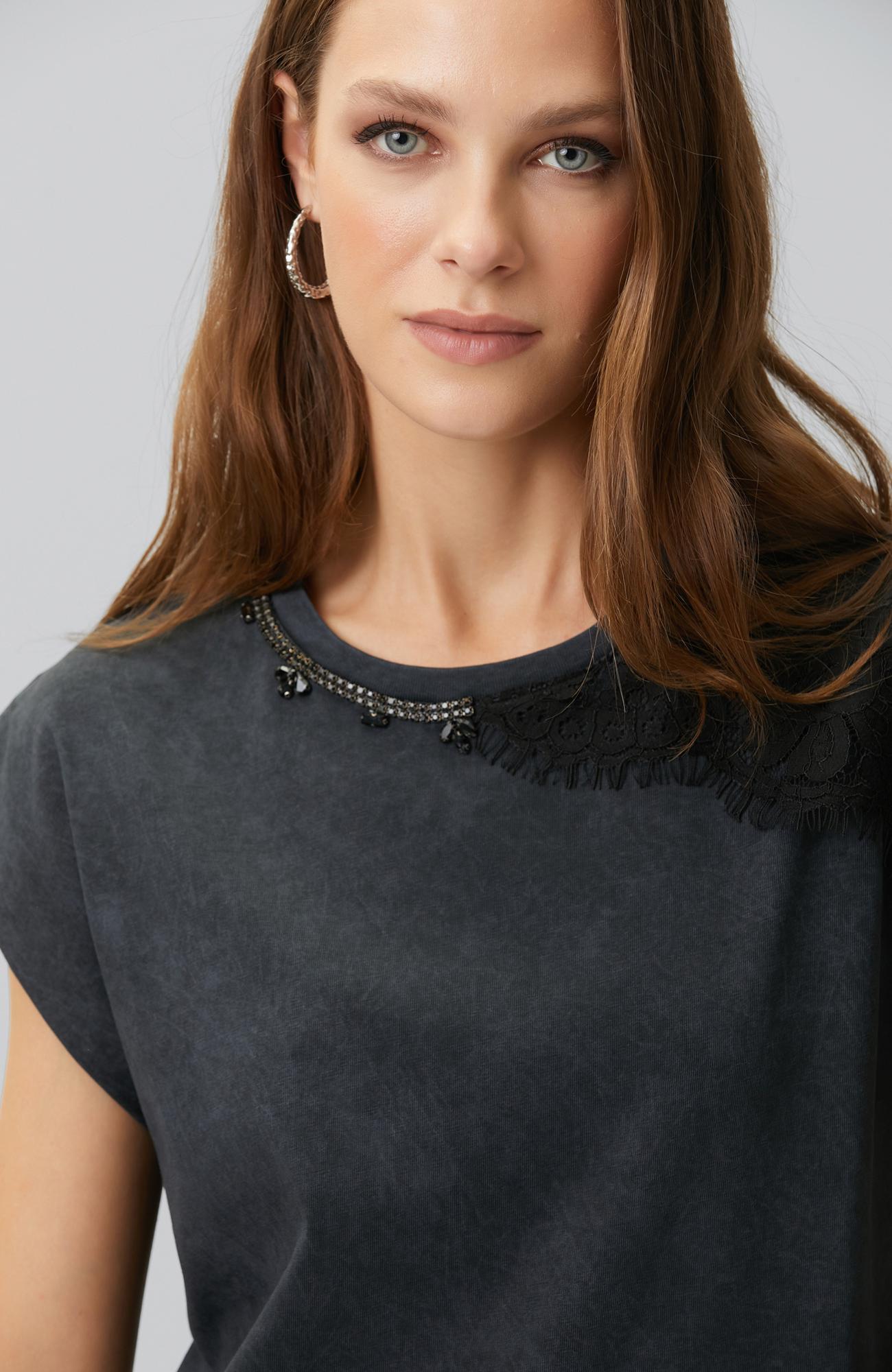 Network Kadın Antrasit Dantel Garni Detaylı T-shirt