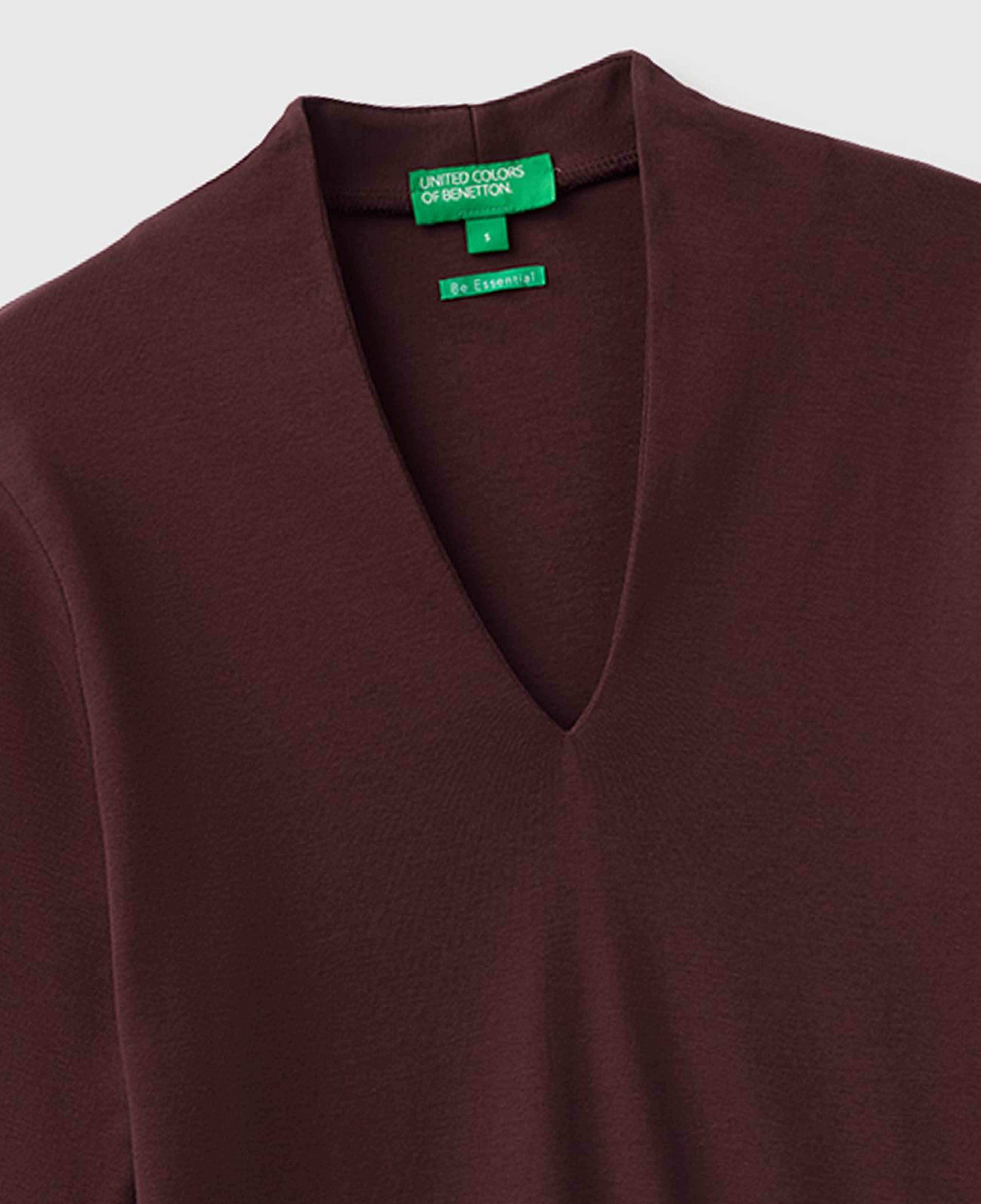 Kadın Kahverengi %100 Pamuk Yarım Kollu Derin V Yaka T-Shirt