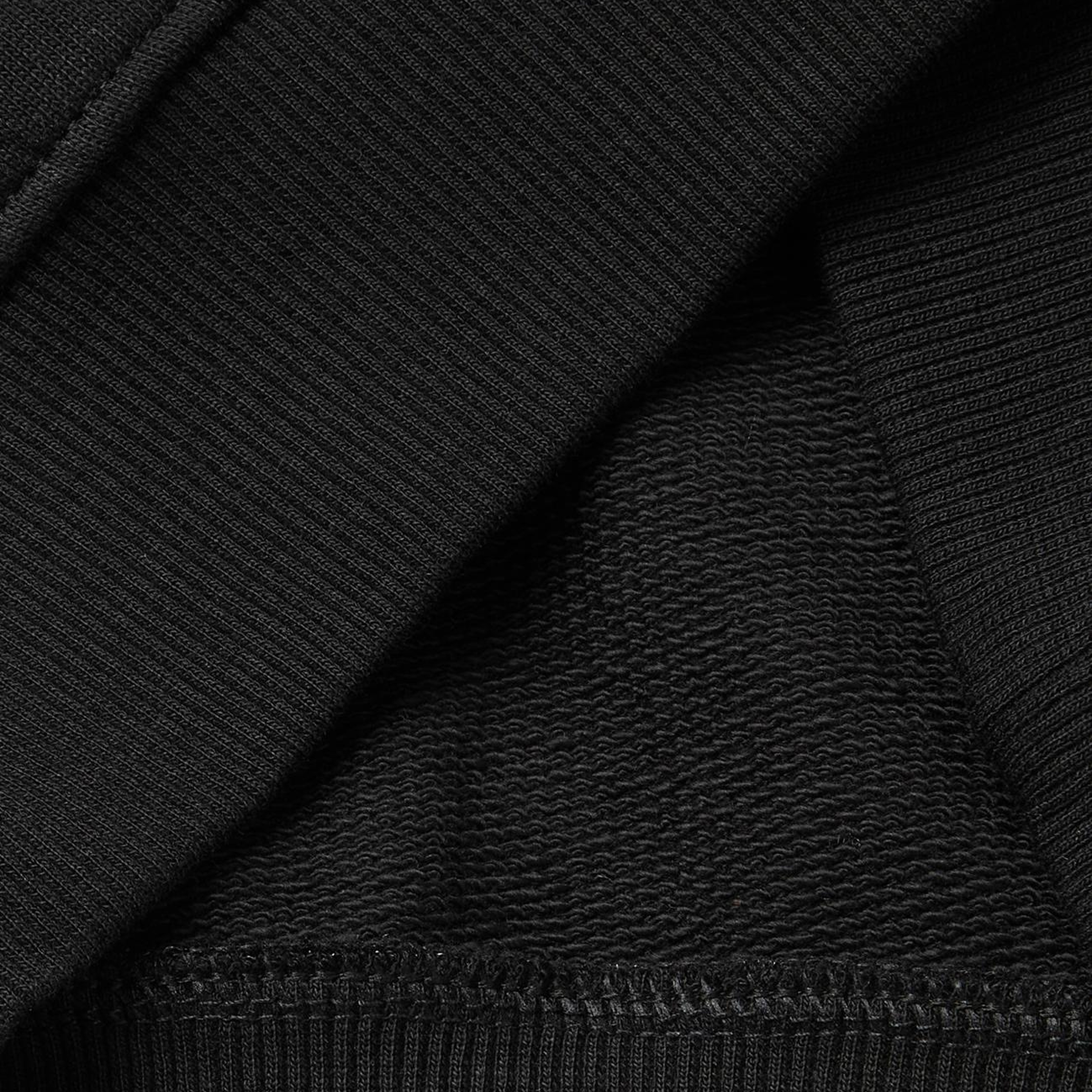 Erkek Çocuk Siyah Önü İşlemeli Ribanalı Reglan Kollu Bisiklet Yaka Sweatshirt