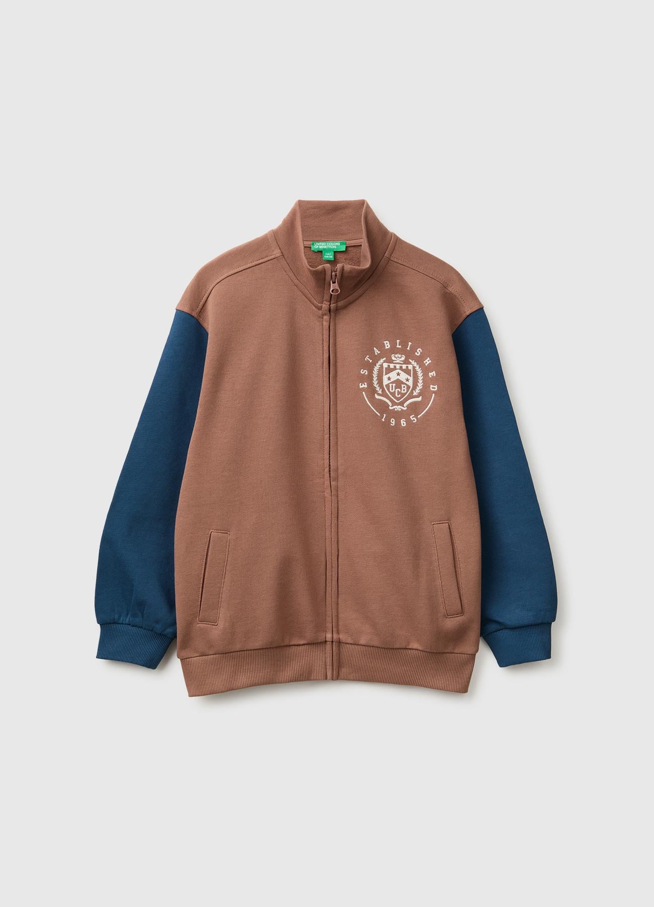 Erkek Çocuk Kahverengi Önü İşlemeli Ribanalı Cepli Fermuarlı Dik Yaka Sweatshirt