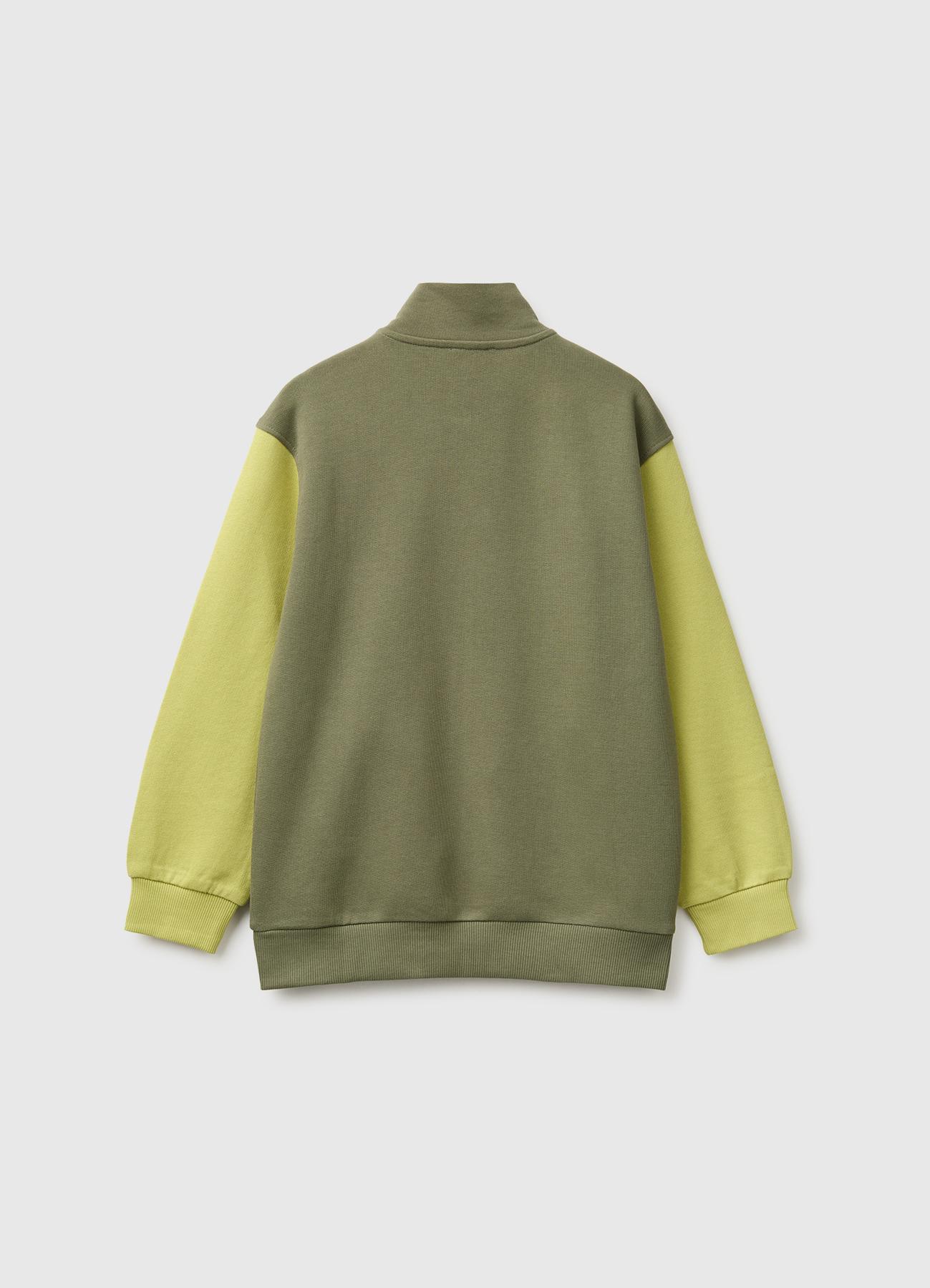 Erkek Çocuk Haki Önü İşlemeli Ribanalı Cepli Fermuarlı Dik Yaka Sweatshirt