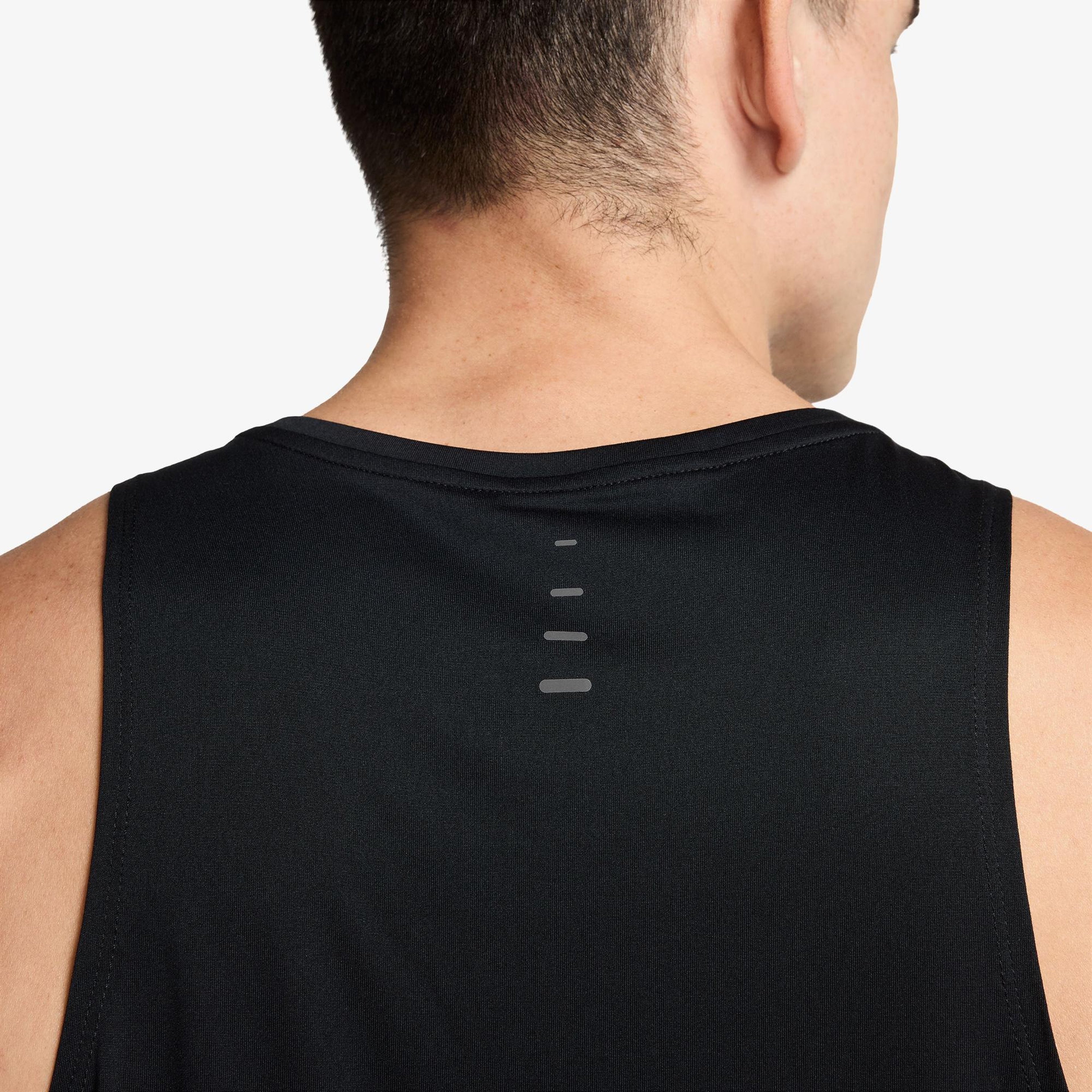 Nike Dri-Fit Stride Erkek Siyah Kolsuz T-Shirt