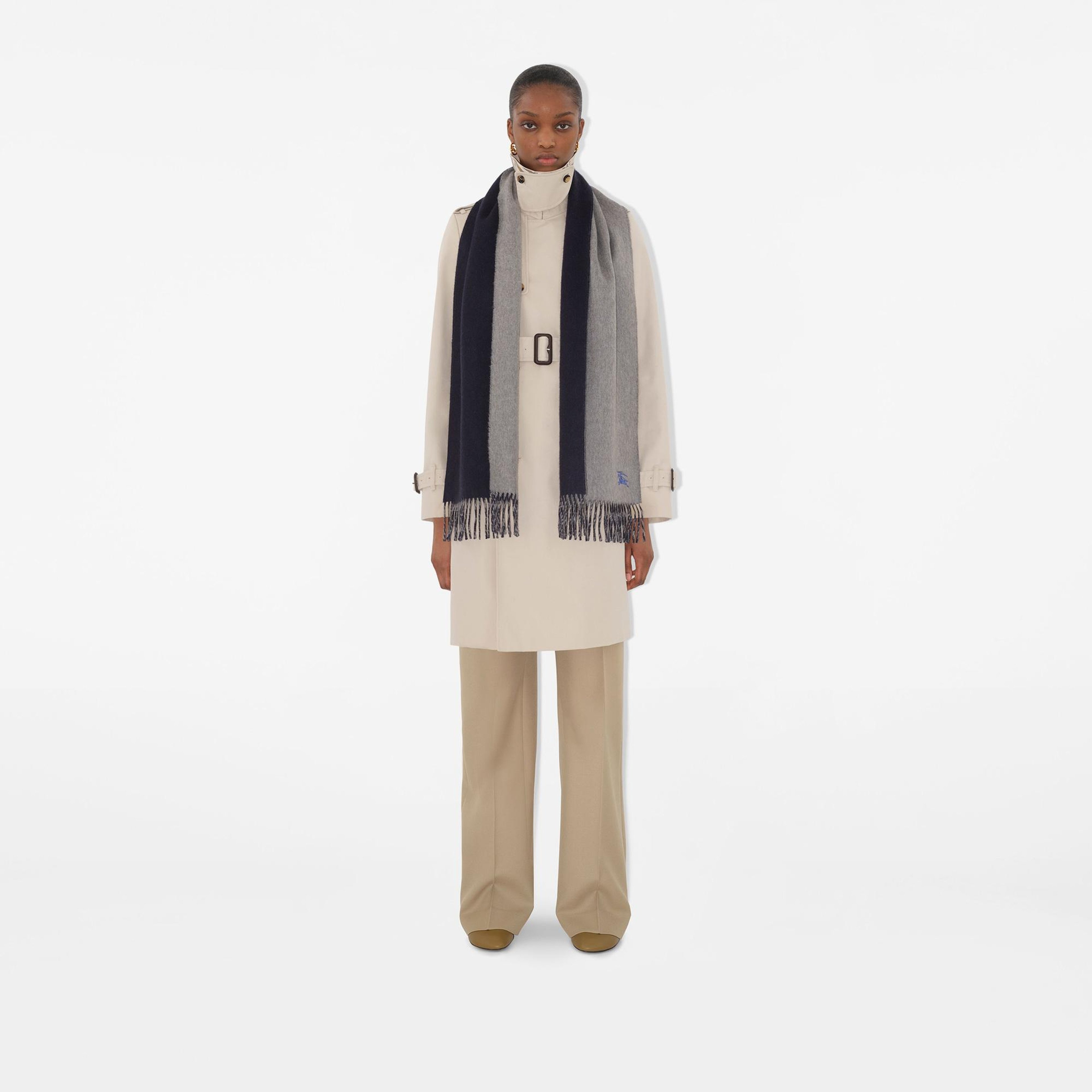 Burberry Knight Solid Kadın Gri Atkı
