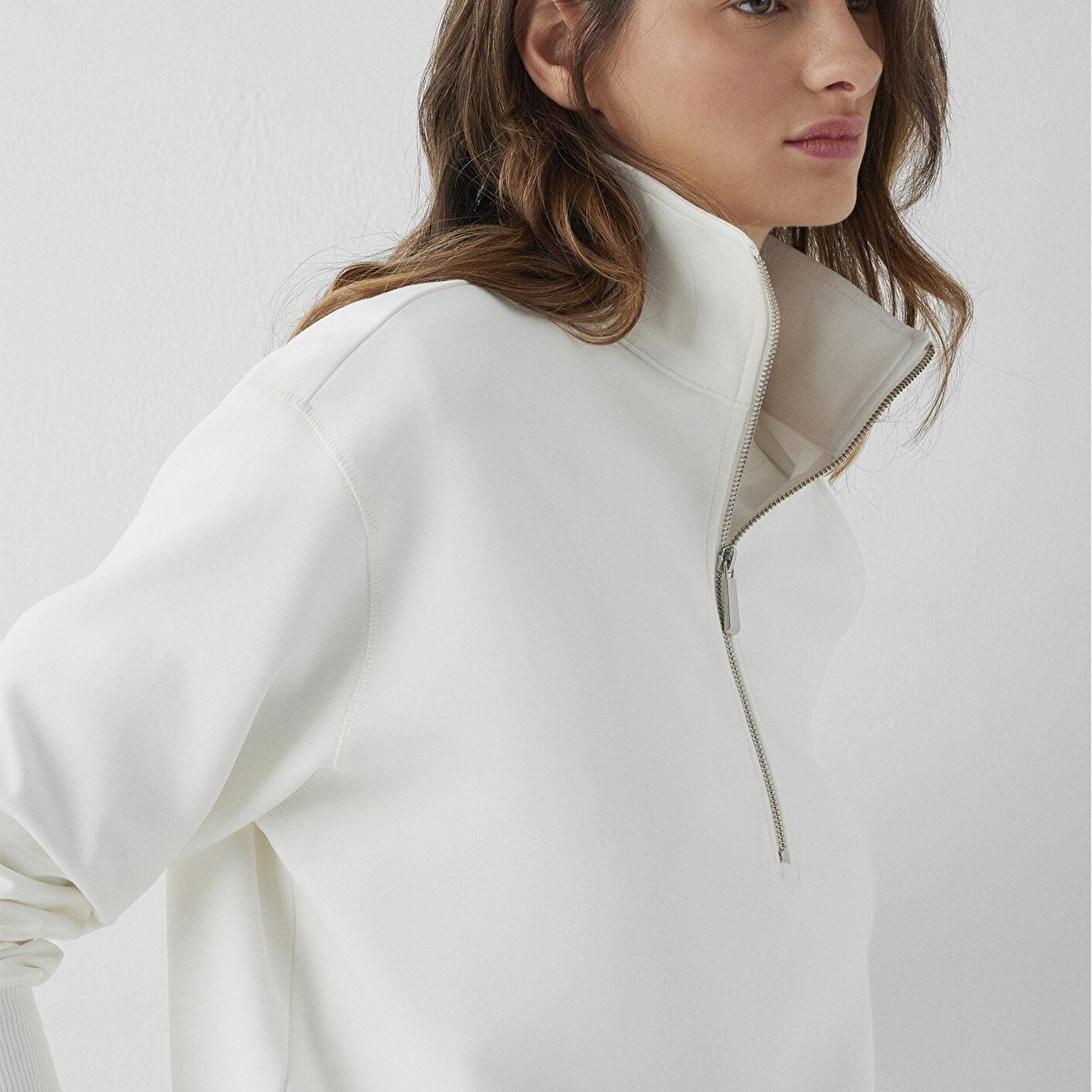Mavi Yarı Fermuarlı Beyaz Sweatshirt 1S10572-83043