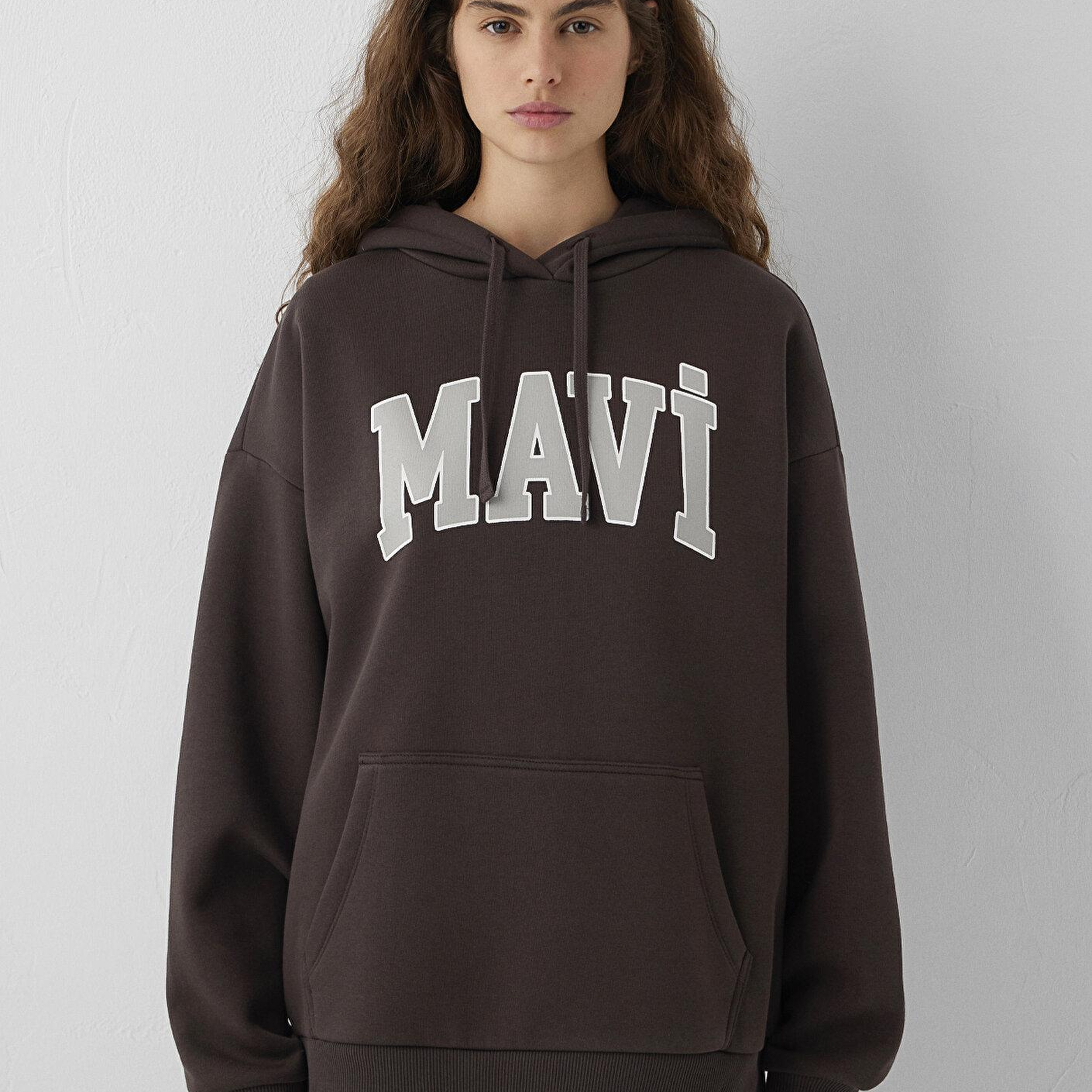 Mavi Mavi Logo Baskılı Kapüşonlu Kahverengi Sweatshirt 1600361-70240