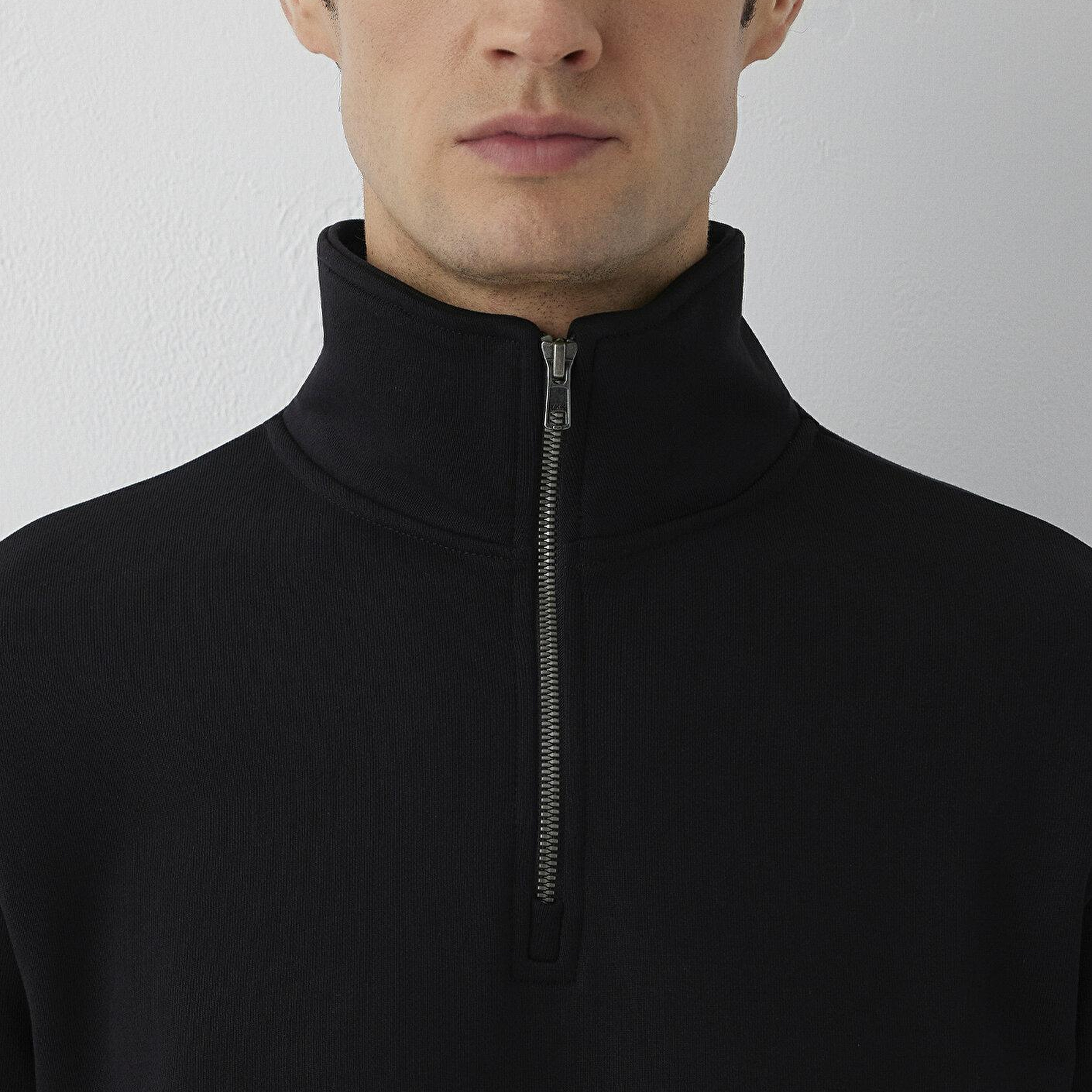 Mavi Yarı Fermuarlı Siyah Sweatshirt 0S20027-900